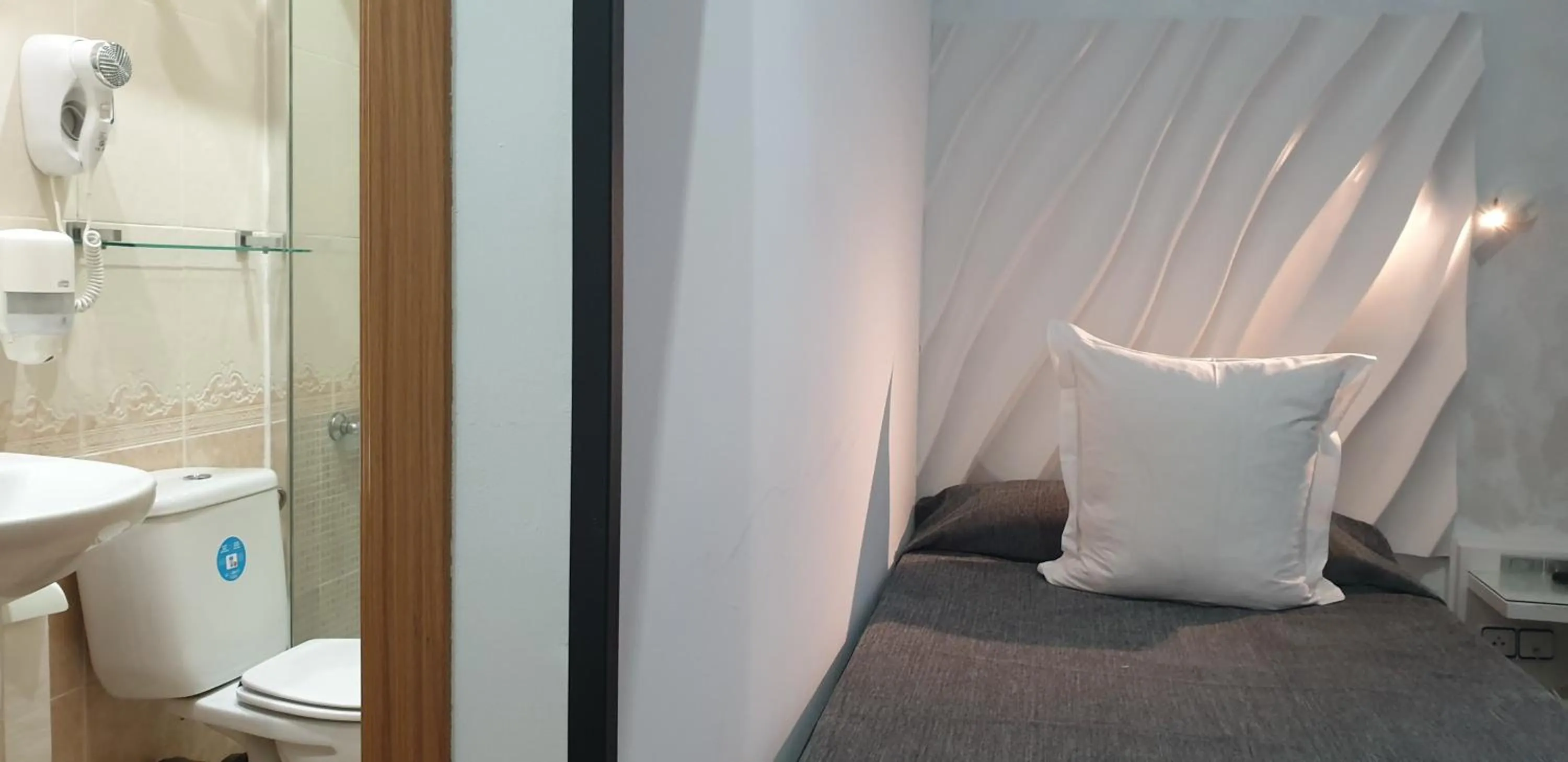 Photo of the whole room in Hostal Las Fuentes