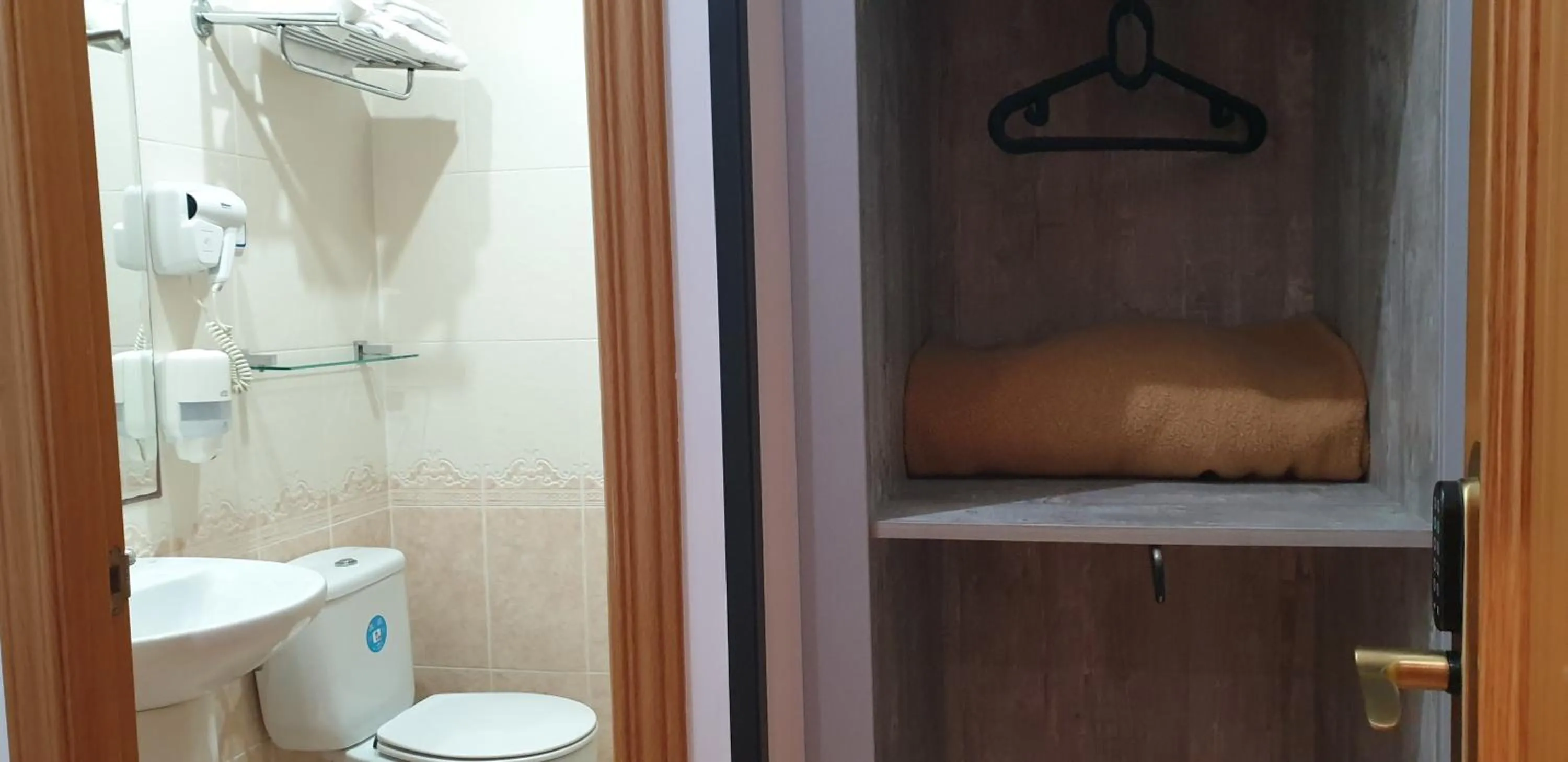 Bathroom in Hostal Las Fuentes