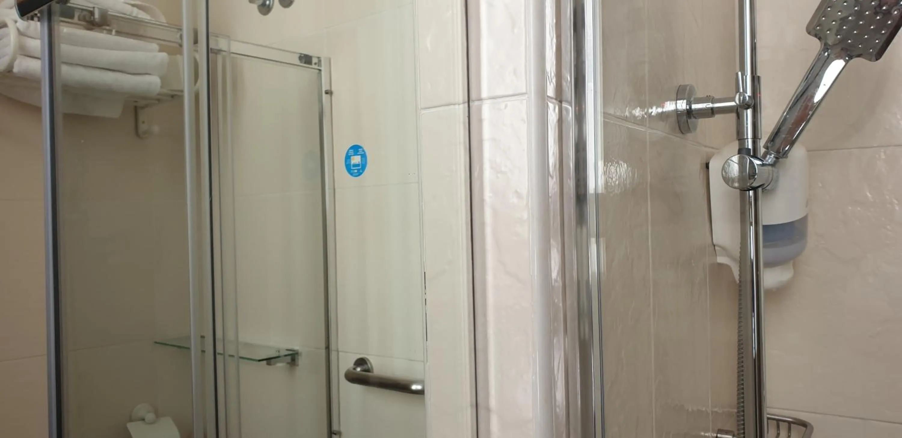 Bathroom in Hostal Las Fuentes