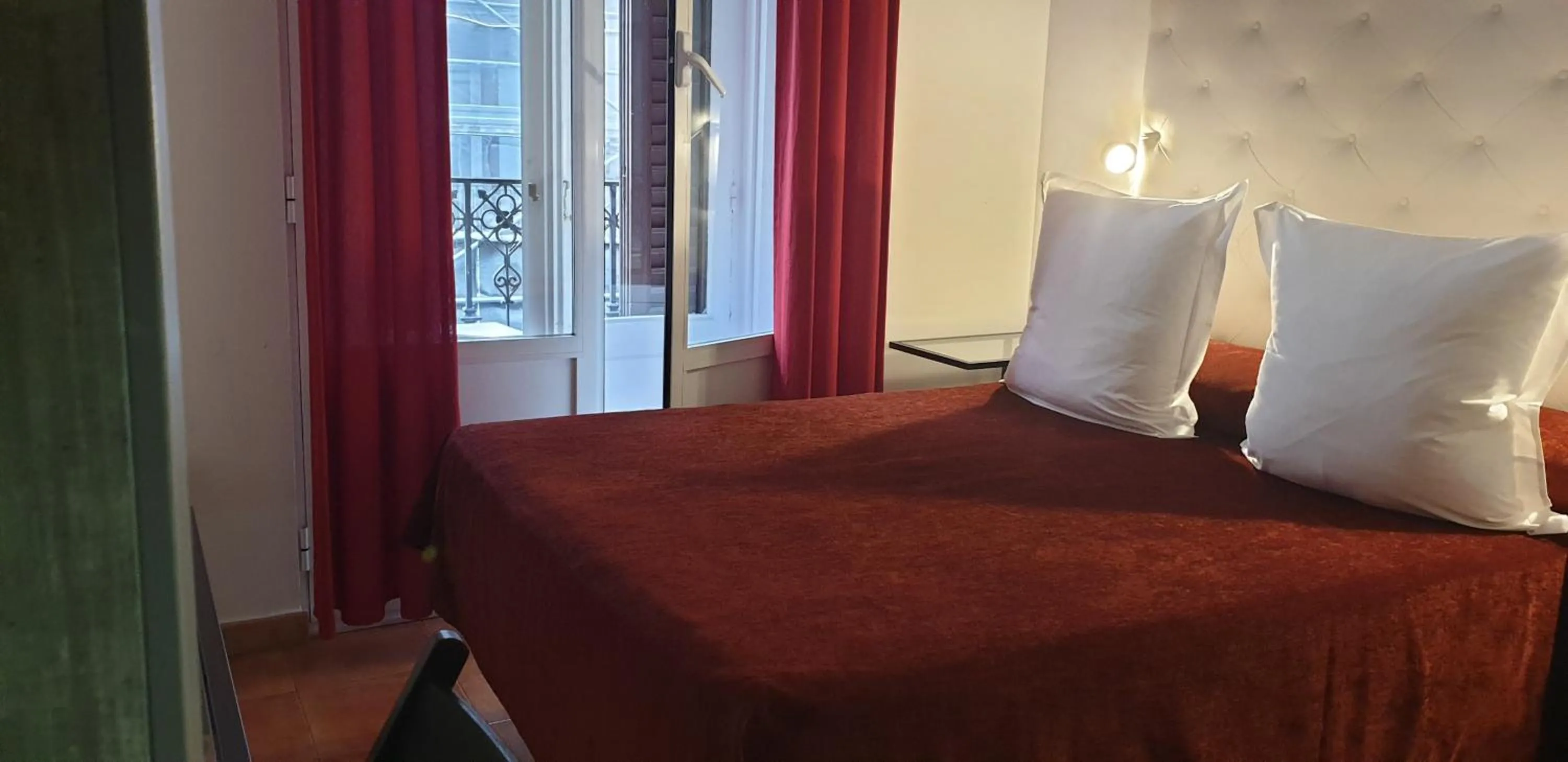 Bed in Hostal Las Fuentes