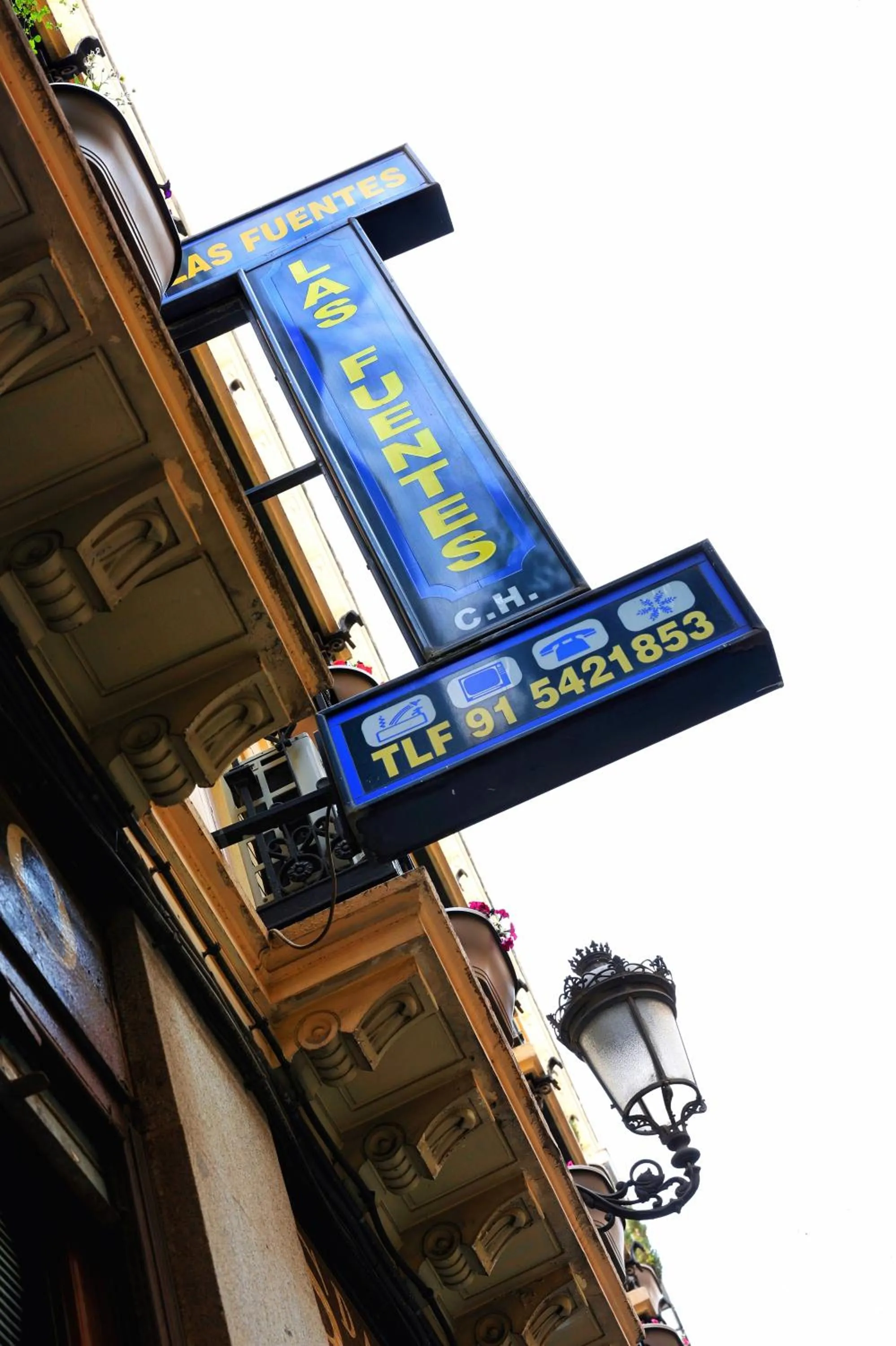 Logo/Certificate/Sign in Hostal Las Fuentes