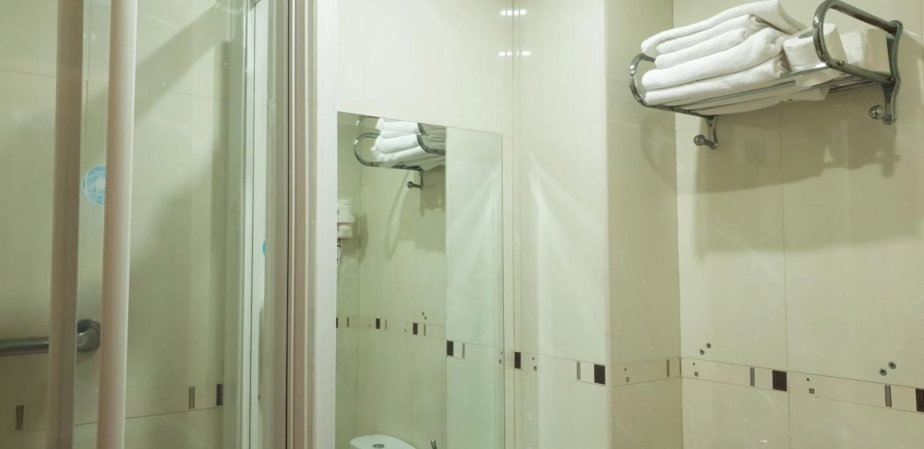 Shower in Hostal Las Fuentes