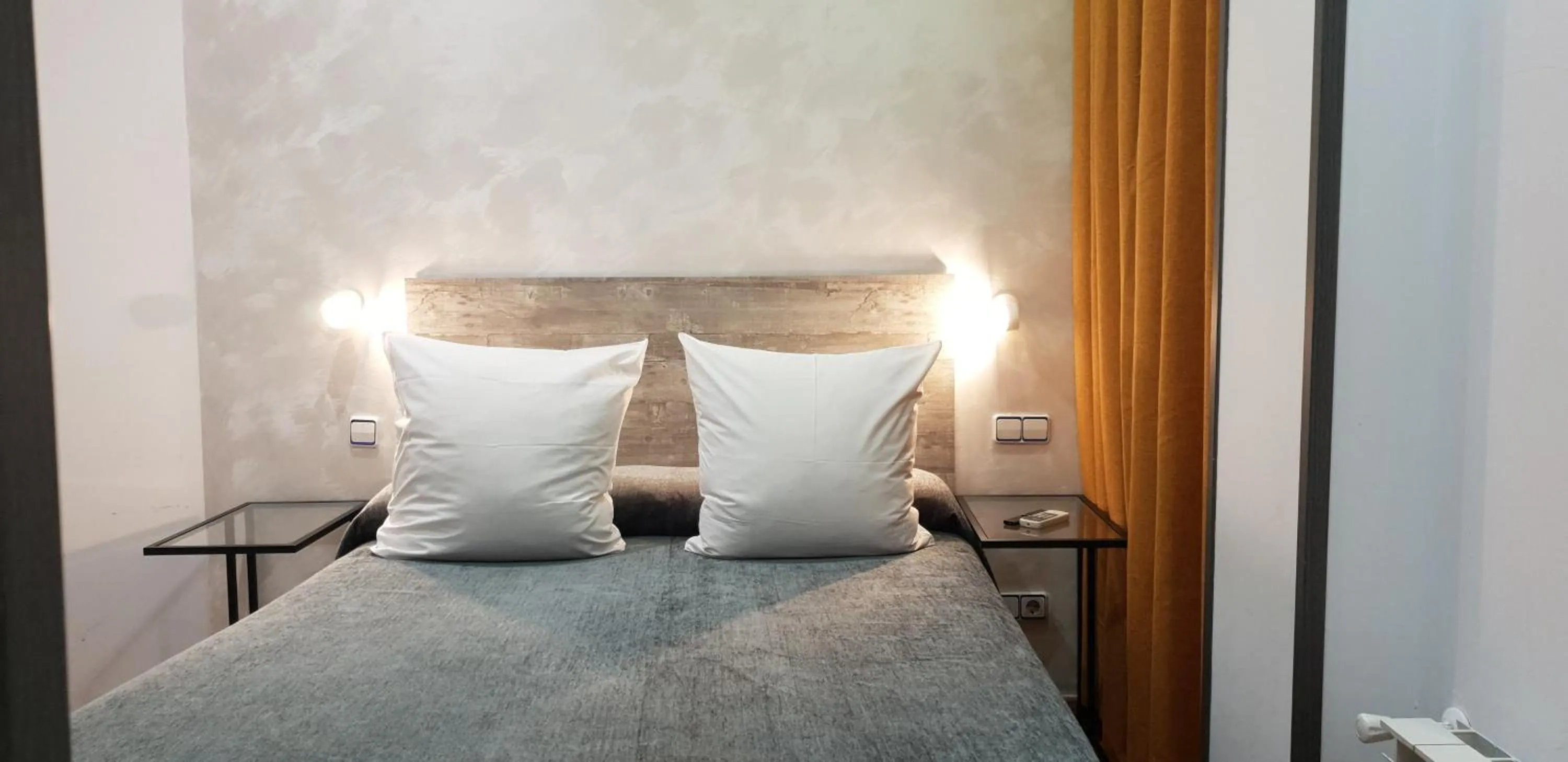 Bed in Hostal Las Fuentes