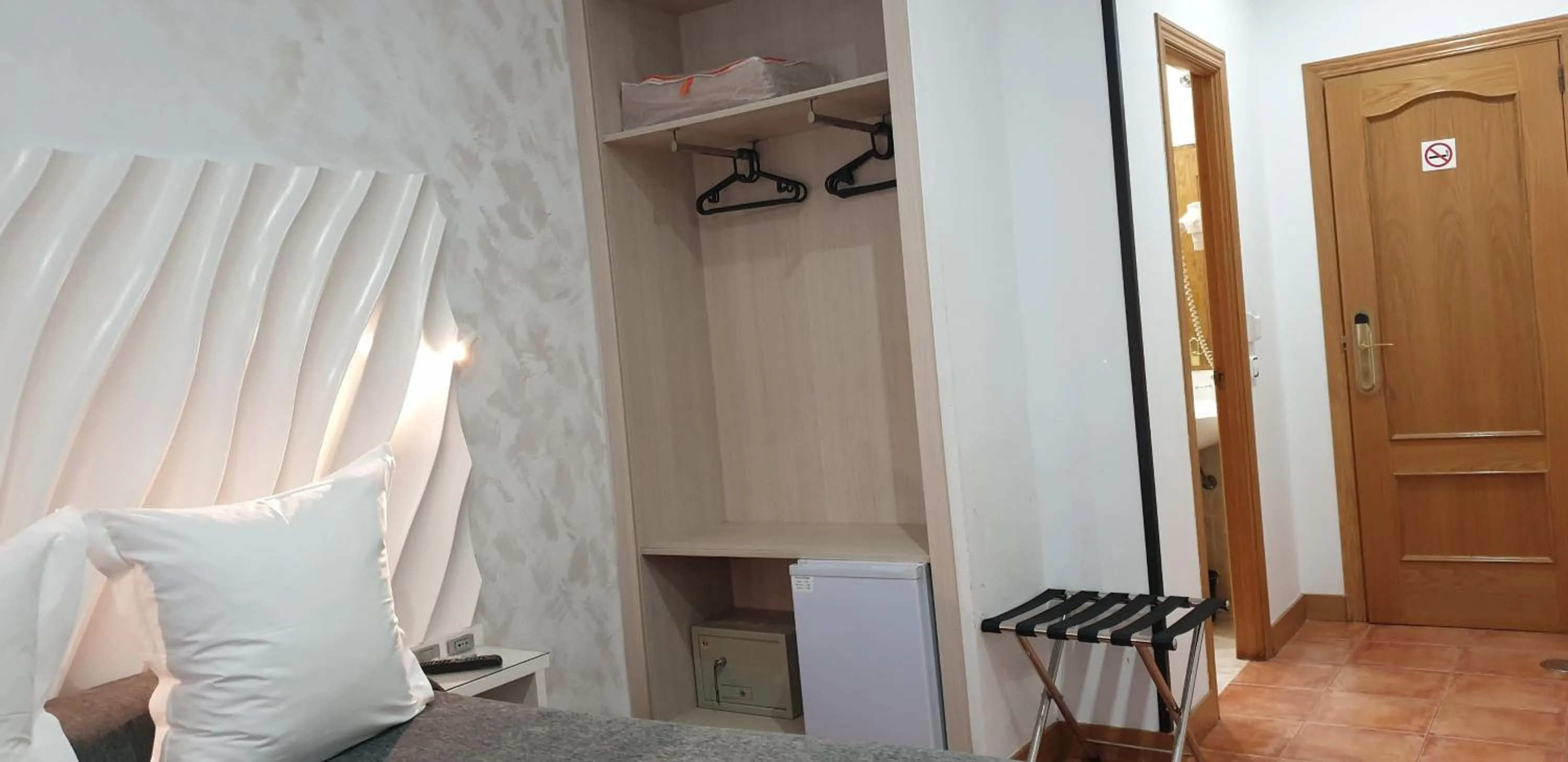 minibar in Hostal Las Fuentes