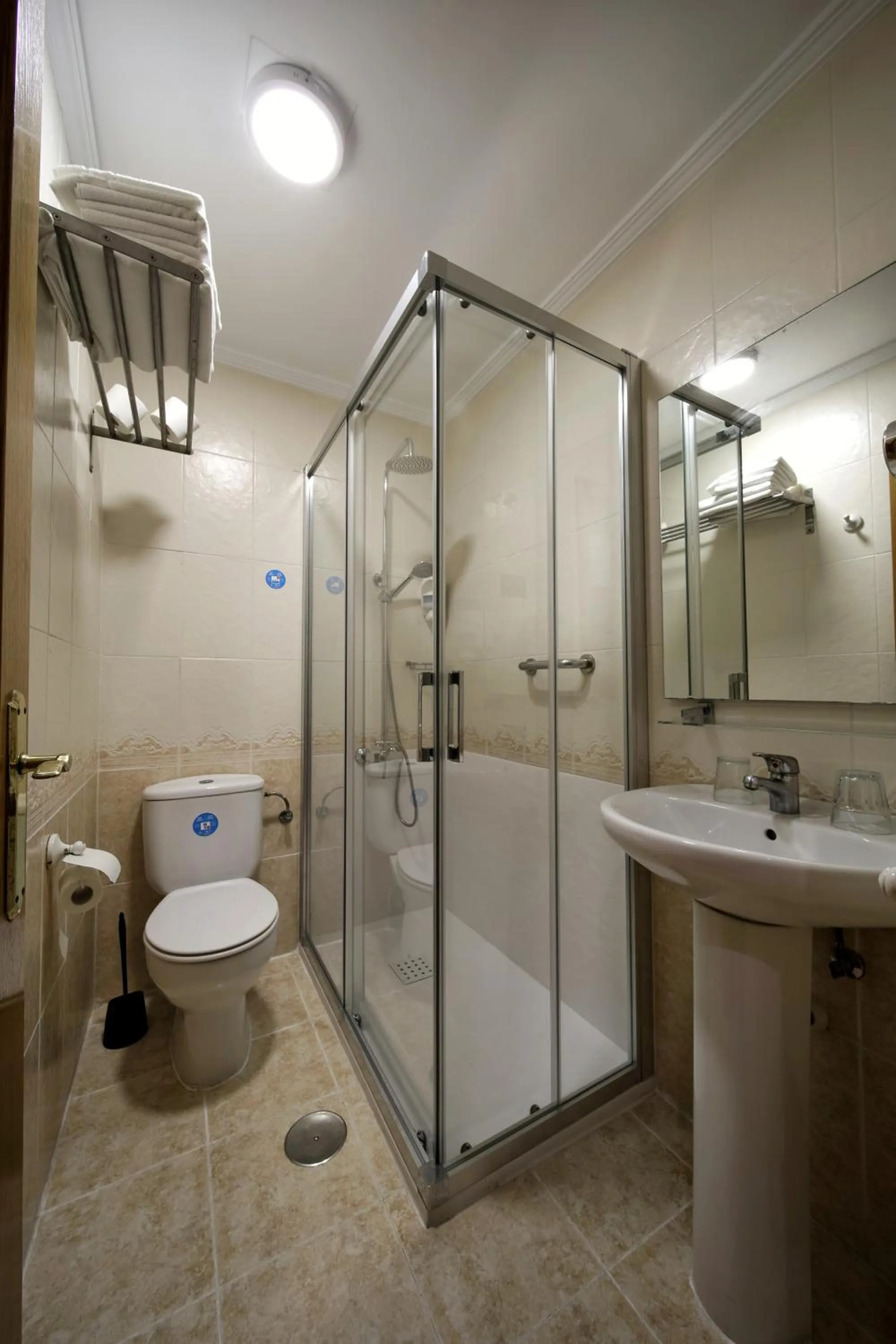 Shower in Hostal Las Fuentes