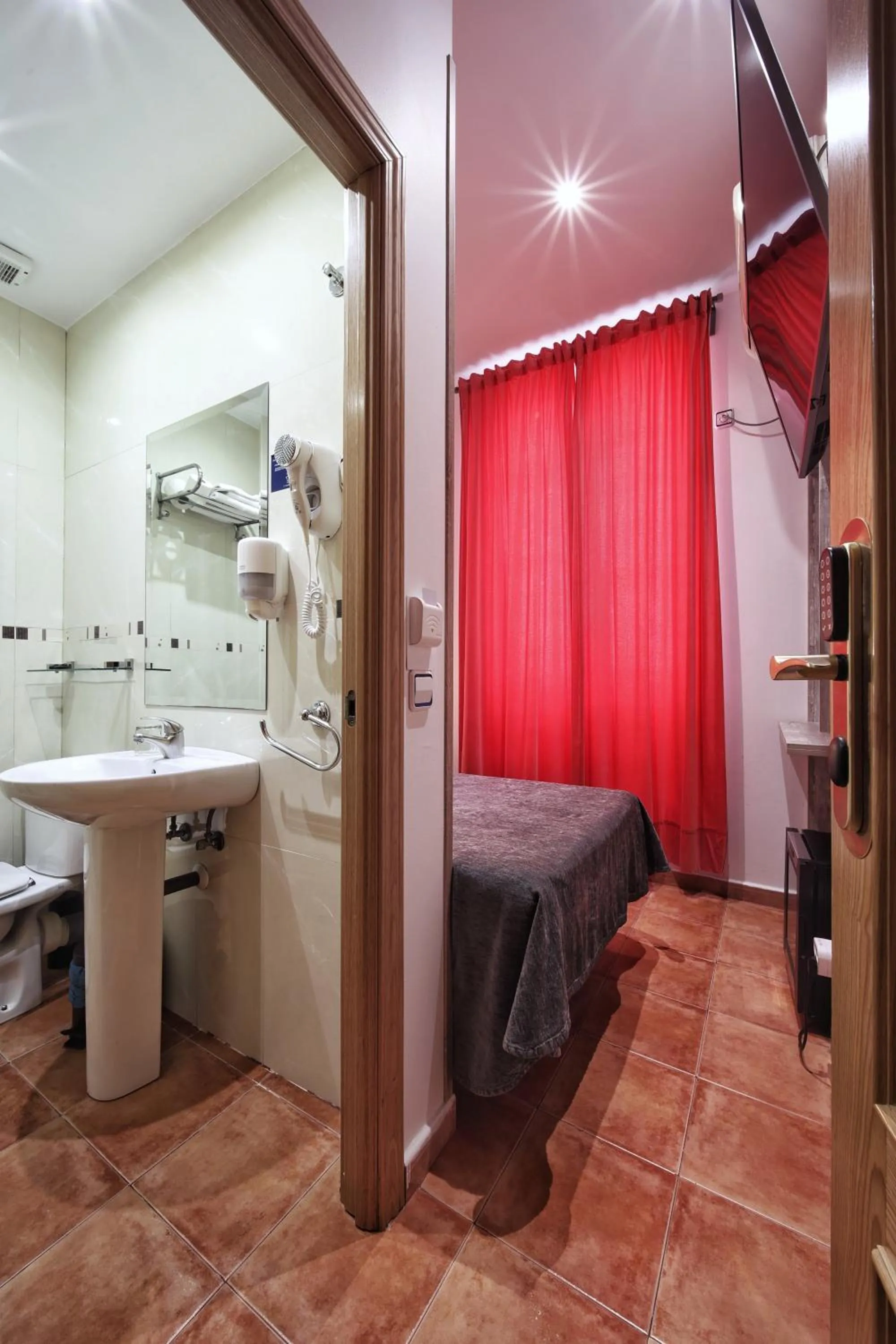 Shower in Hostal Las Fuentes