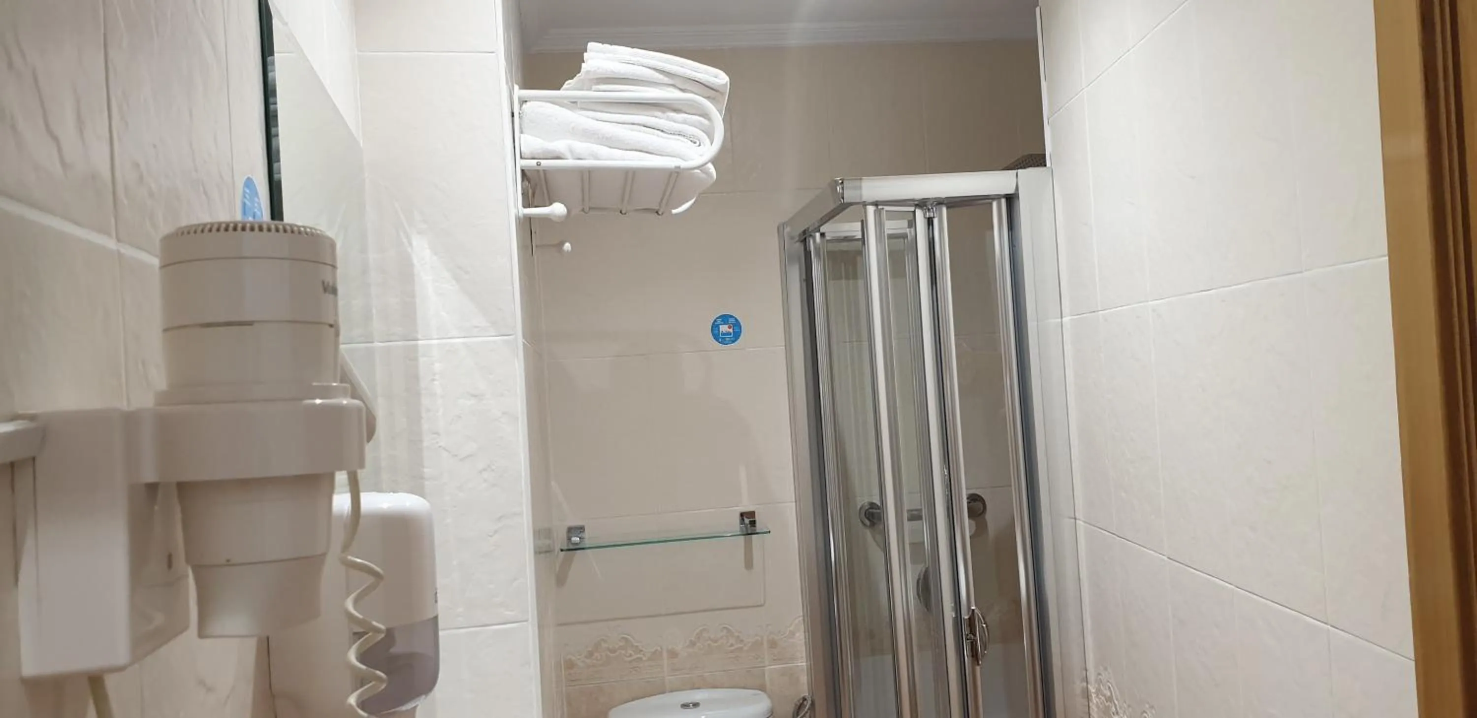 Shower in Hostal Las Fuentes