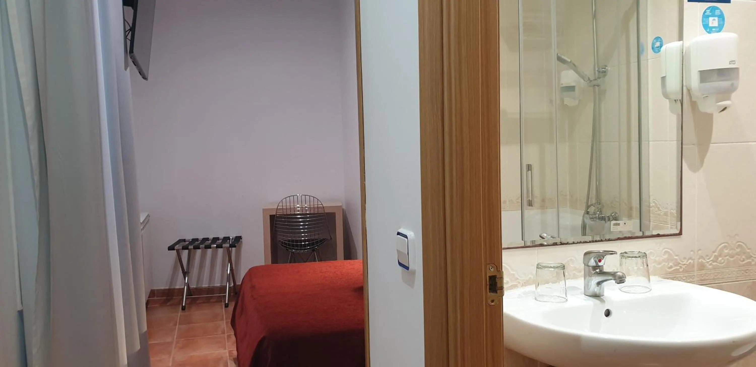 Shower in Hostal Las Fuentes