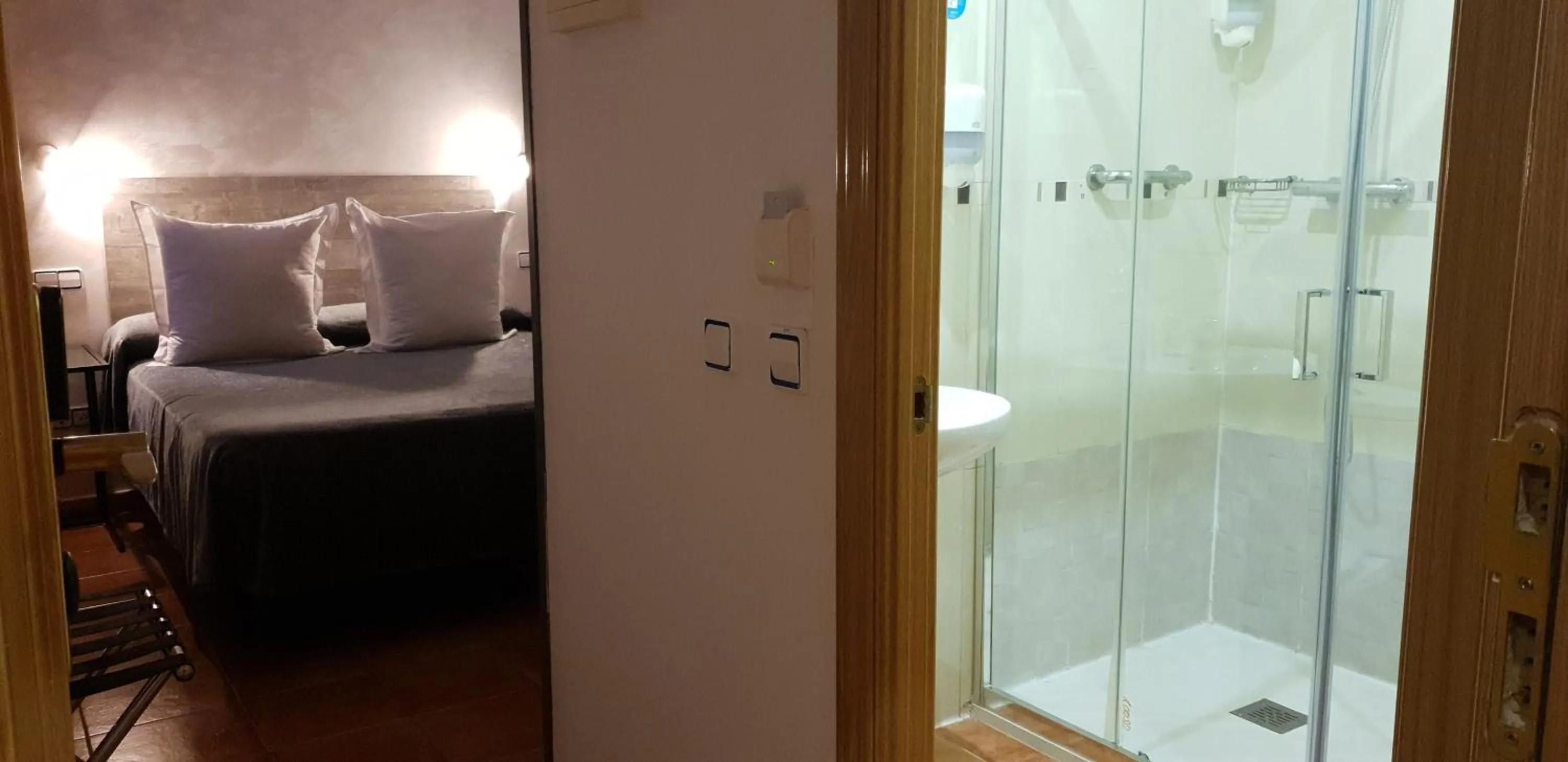 Shower in Hostal Las Fuentes