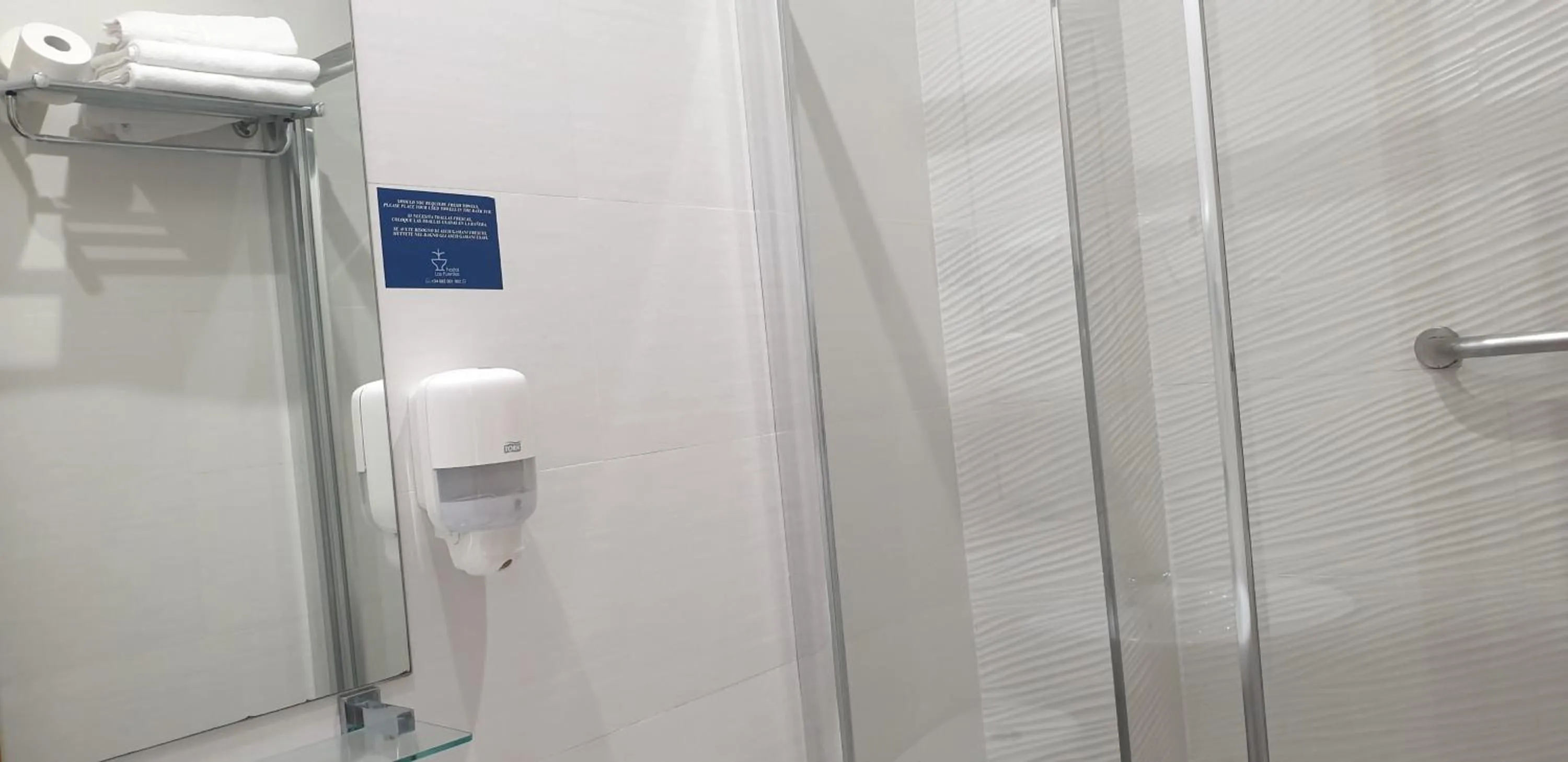 Shower in Hostal Las Fuentes