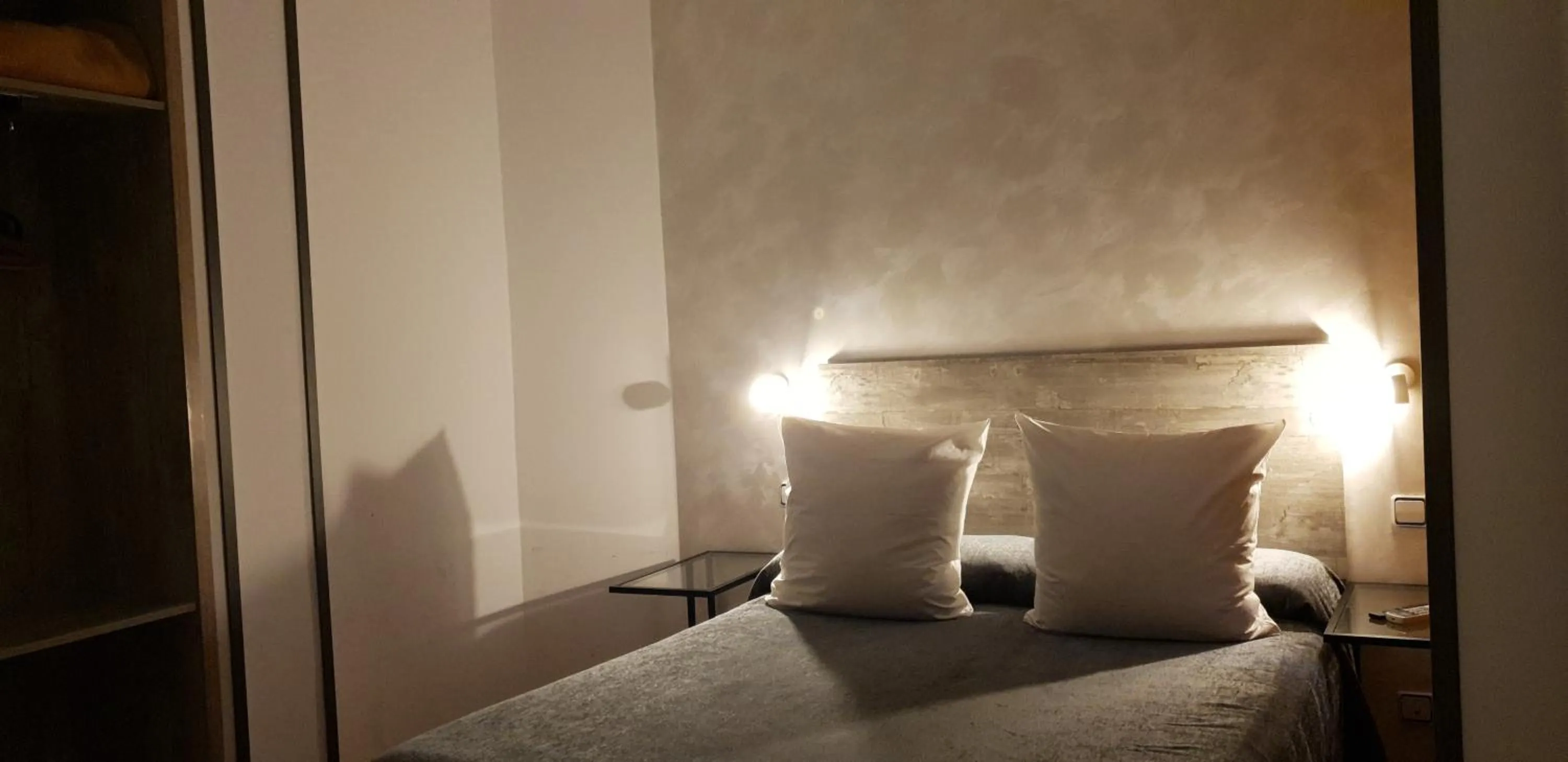 Bed in Hostal Las Fuentes