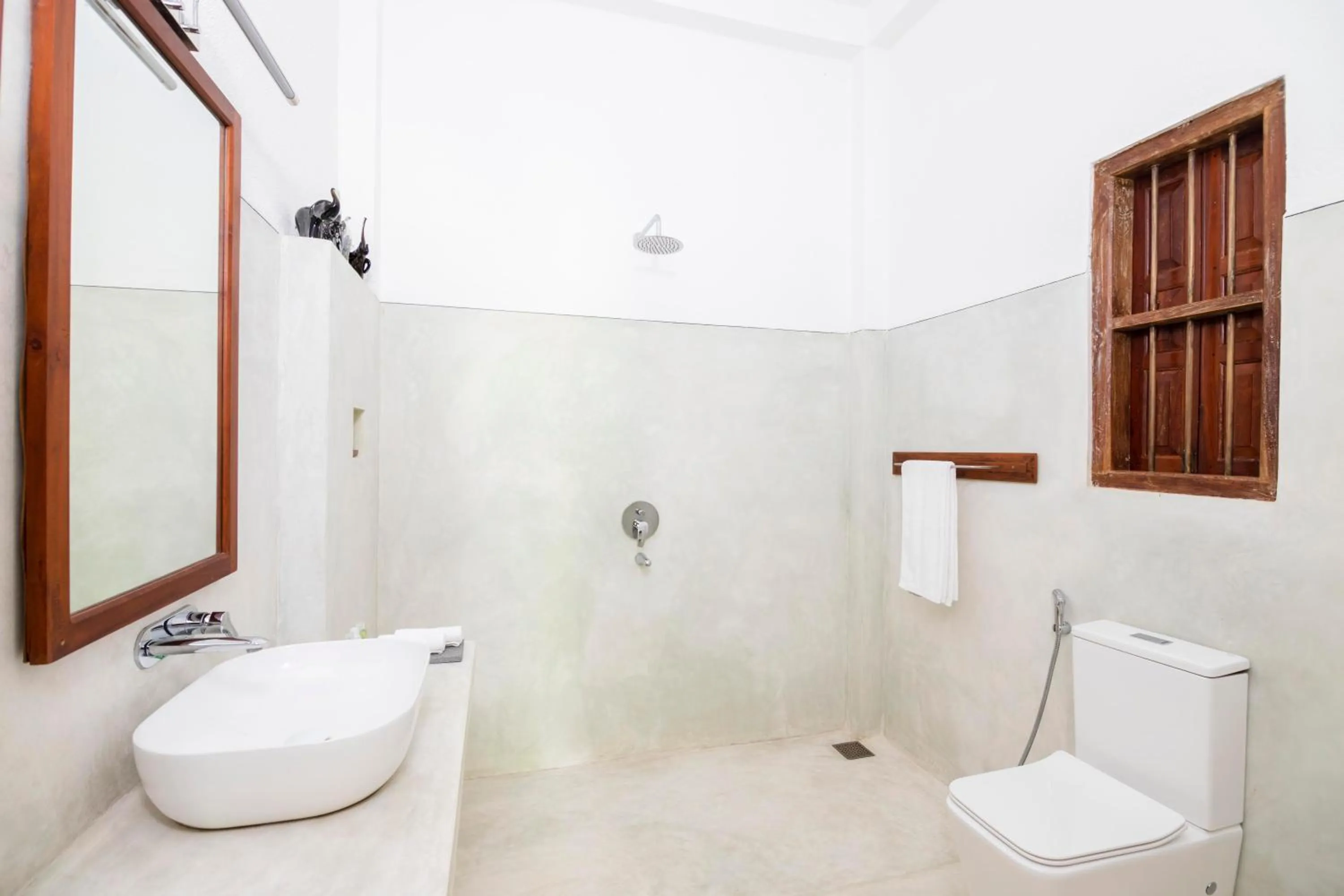 Shower in Halcyon Galle