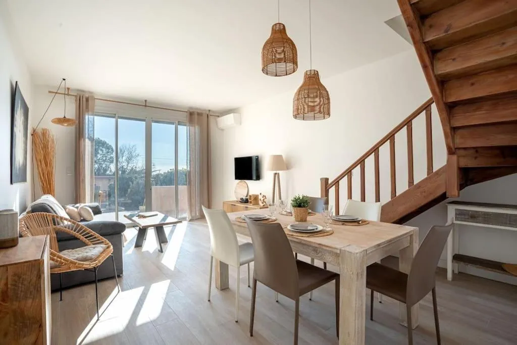 Duplex Mandelieu by Halldis