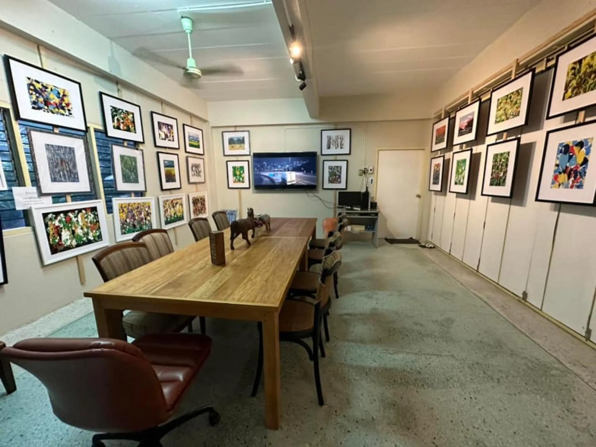 Communal lounge/ TV room in Norm Space Hostel NST