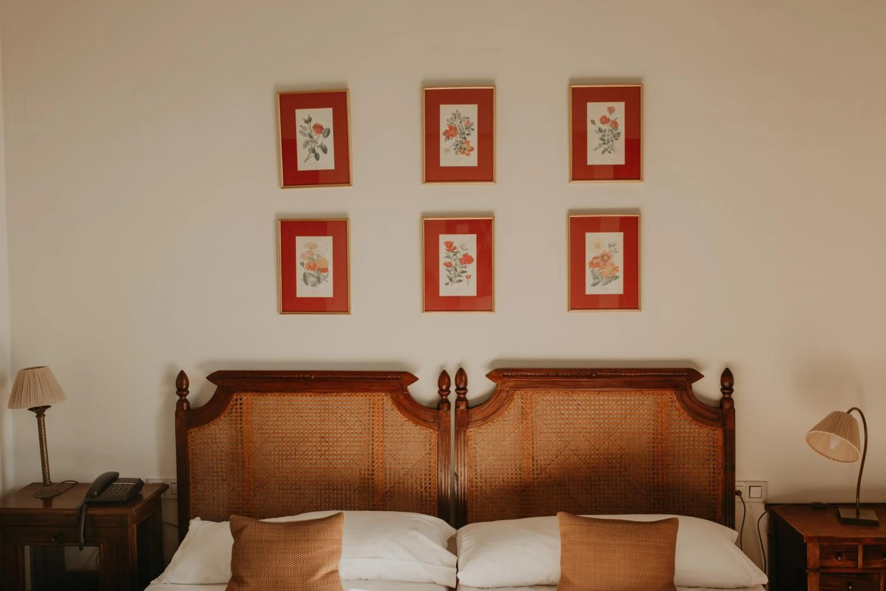 Bed in Hotel Posada de Valdezufre