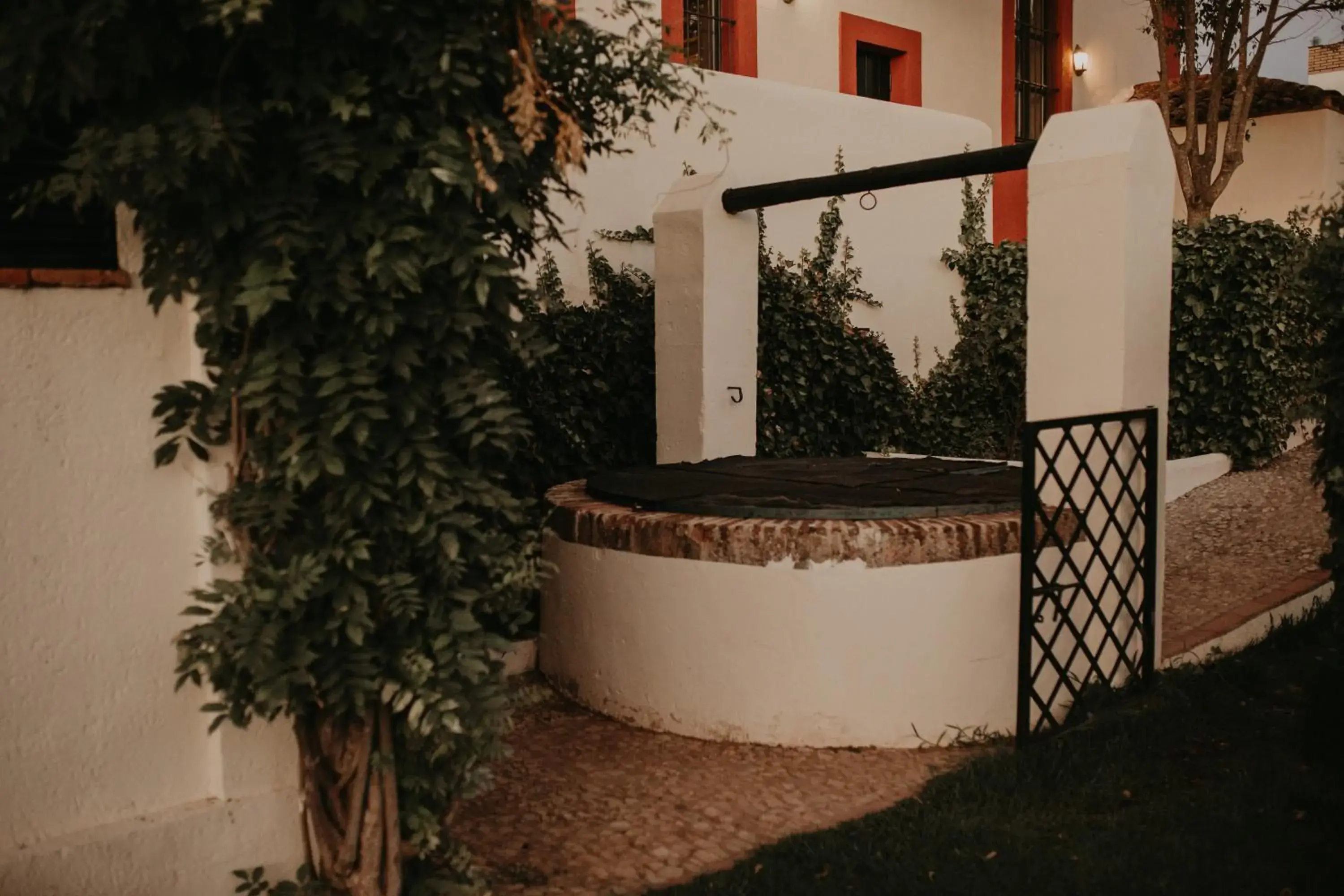 Property building in Hotel Posada de Valdezufre Property building in Hotel Posada de Valdezufre
