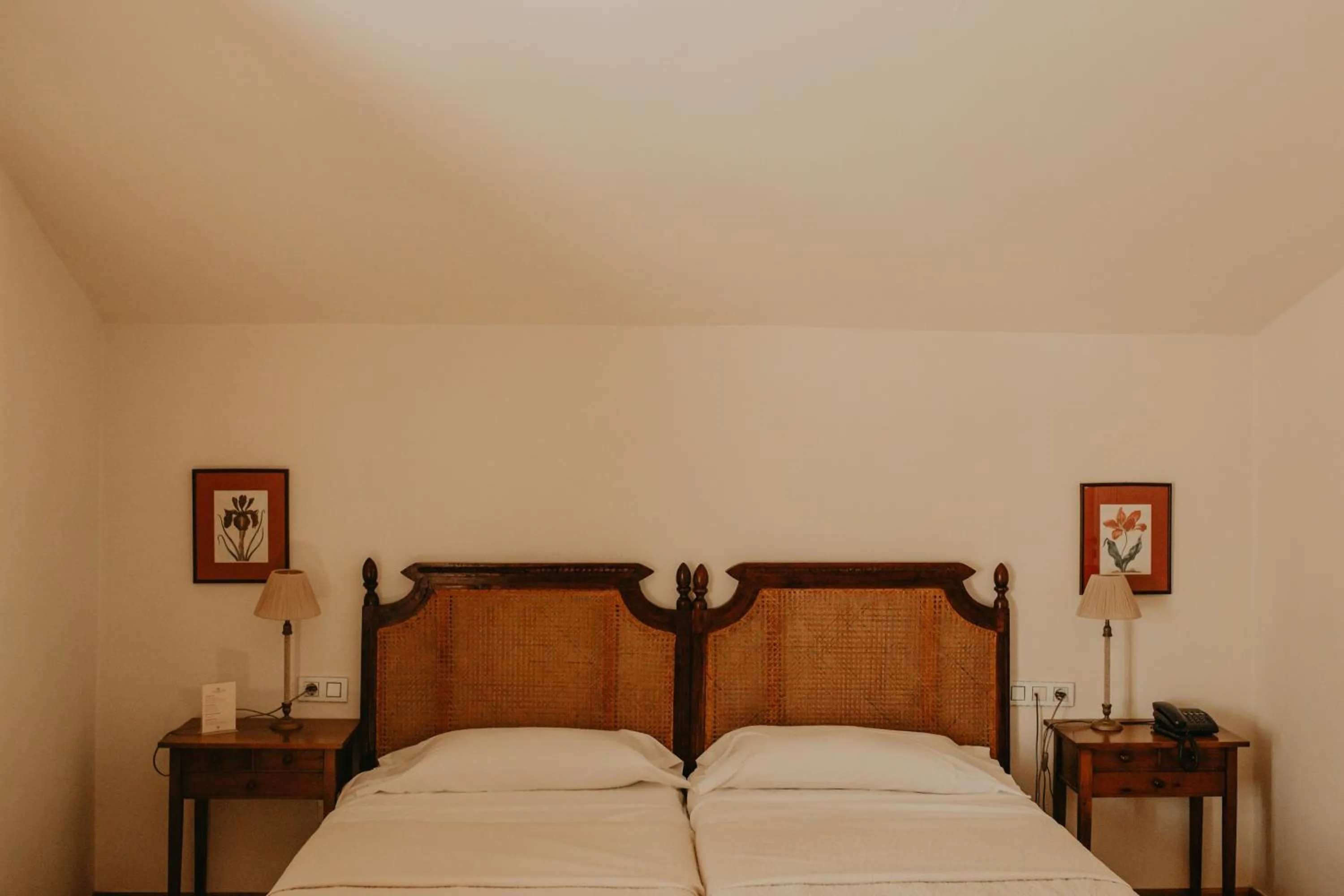 Bed in Hotel Posada de Valdezufre