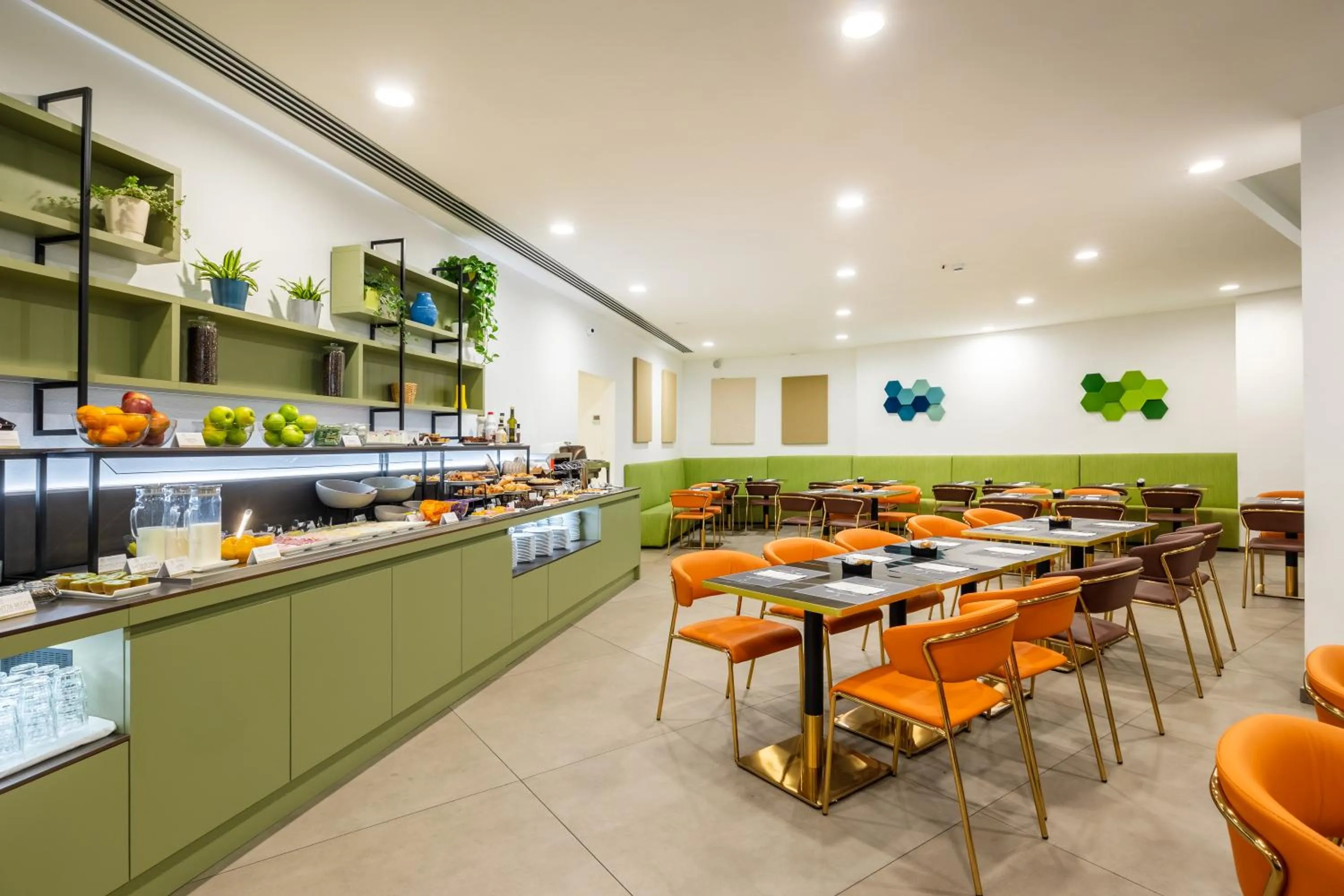 Restaurant/places to eat in IH Hotels Milano Centrale