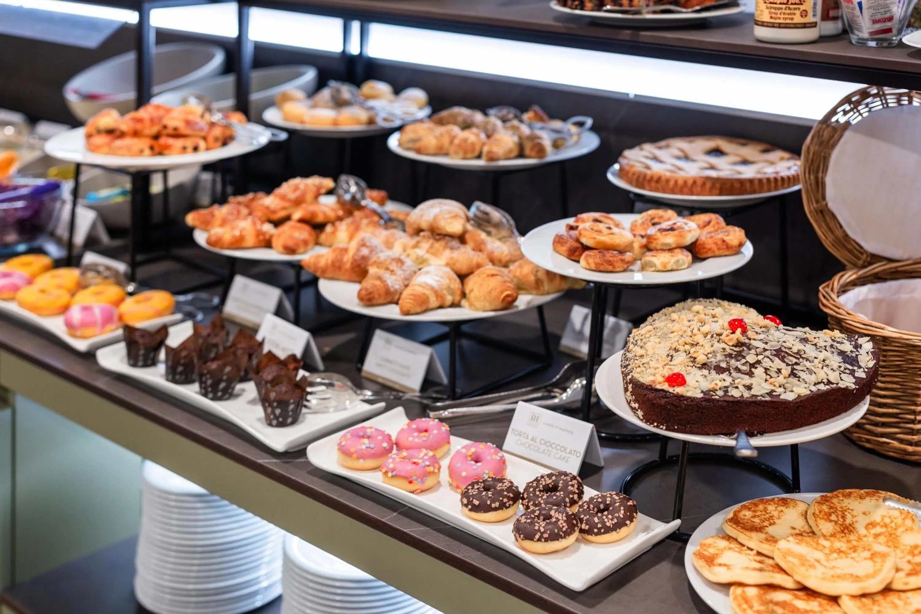 Breakfast in IH Hotels Milano Centrale