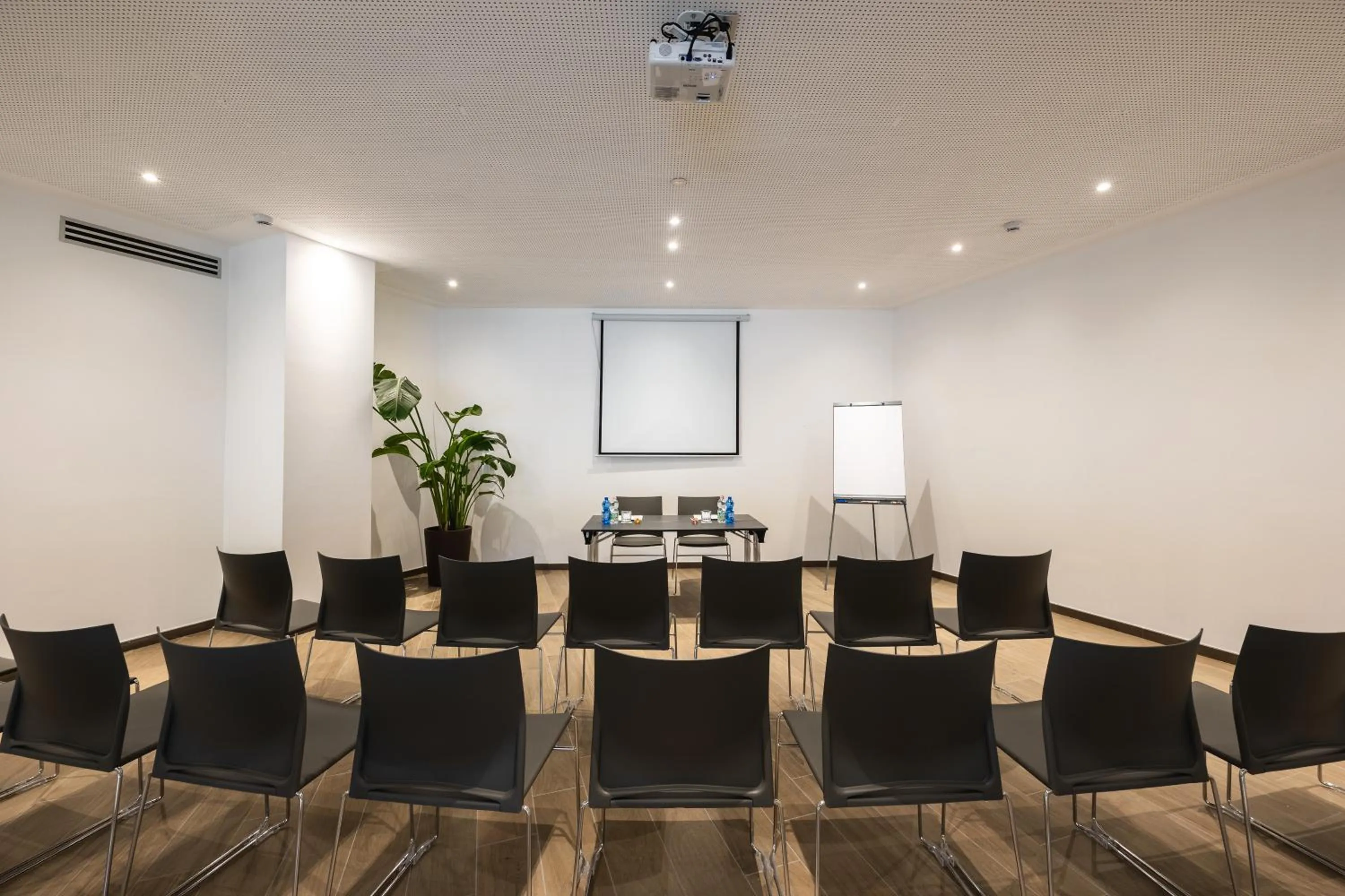 Meeting/conference room in IH Hotels Milano Centrale