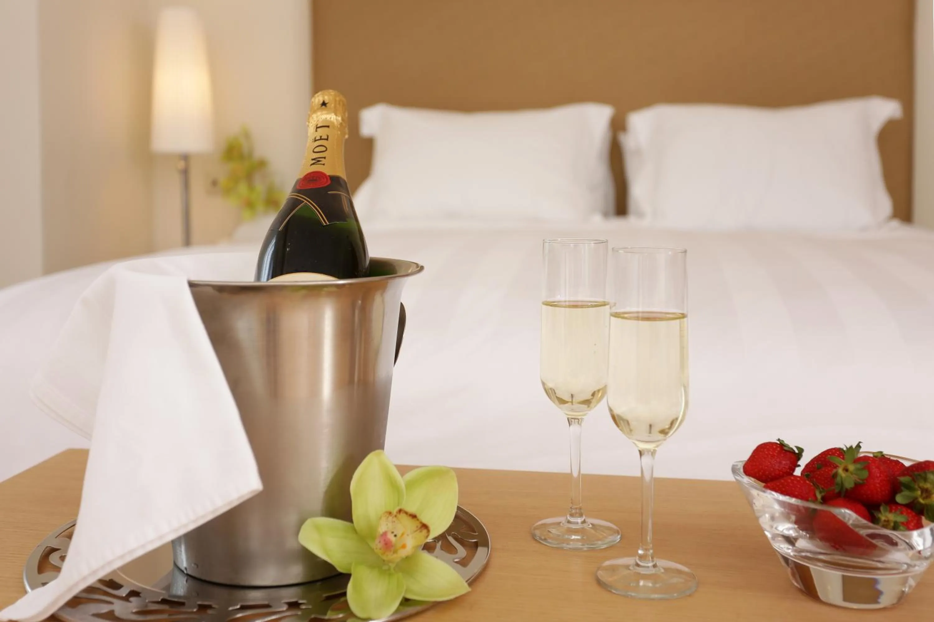 Food and drinks, Bed in Chloe Luxury Hotel