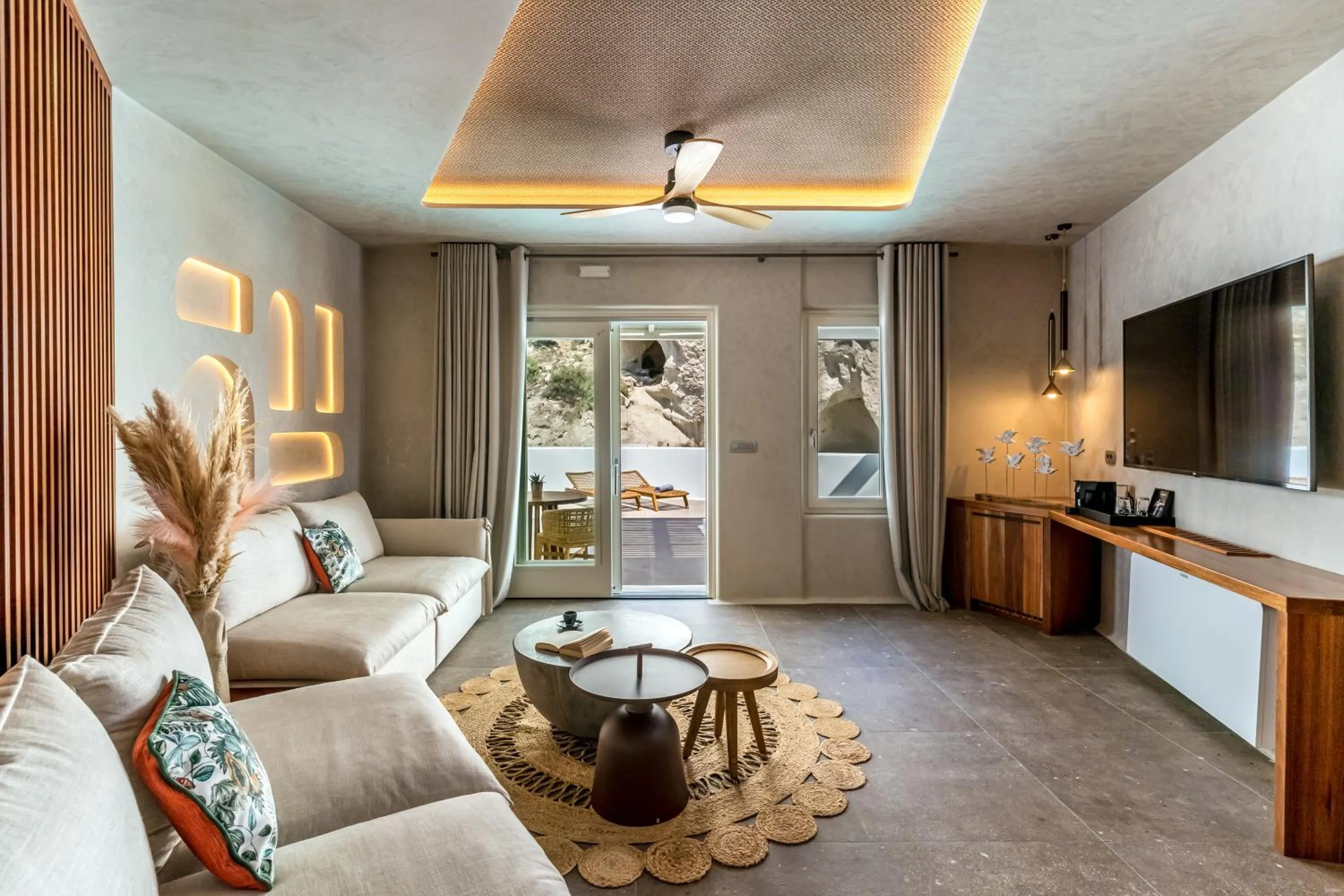 TV and multimedia in Victoria Caves