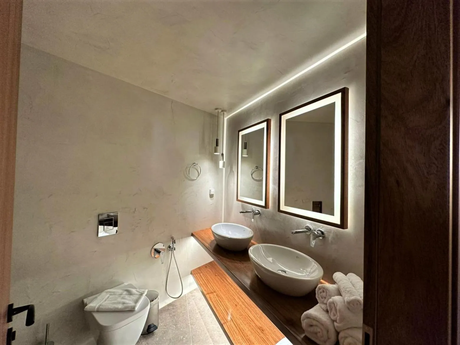 Bathroom in Victoria Caves