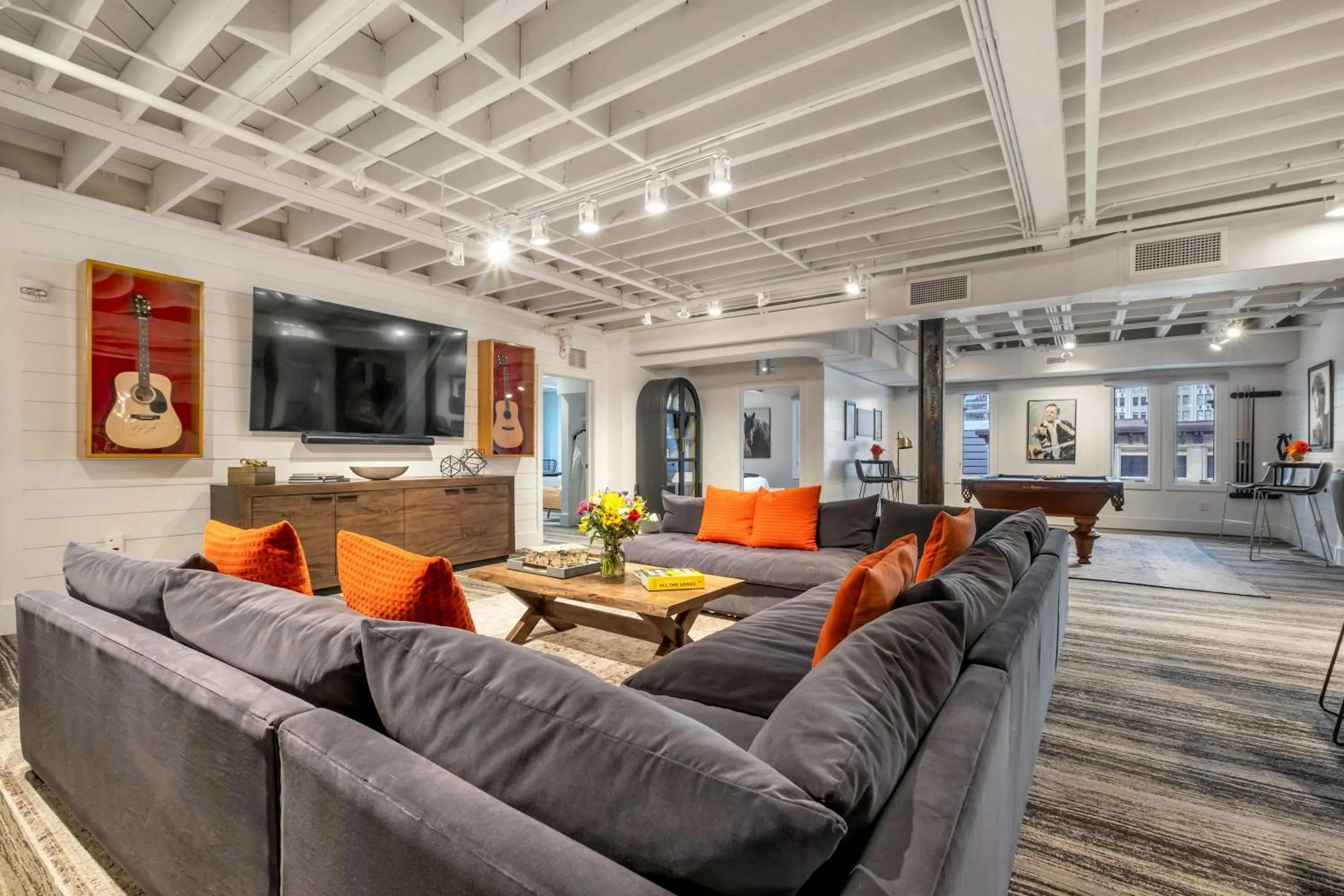 Skyline Suite with Penthouse & Rooftop Deck 6BR by Maddox Hotel