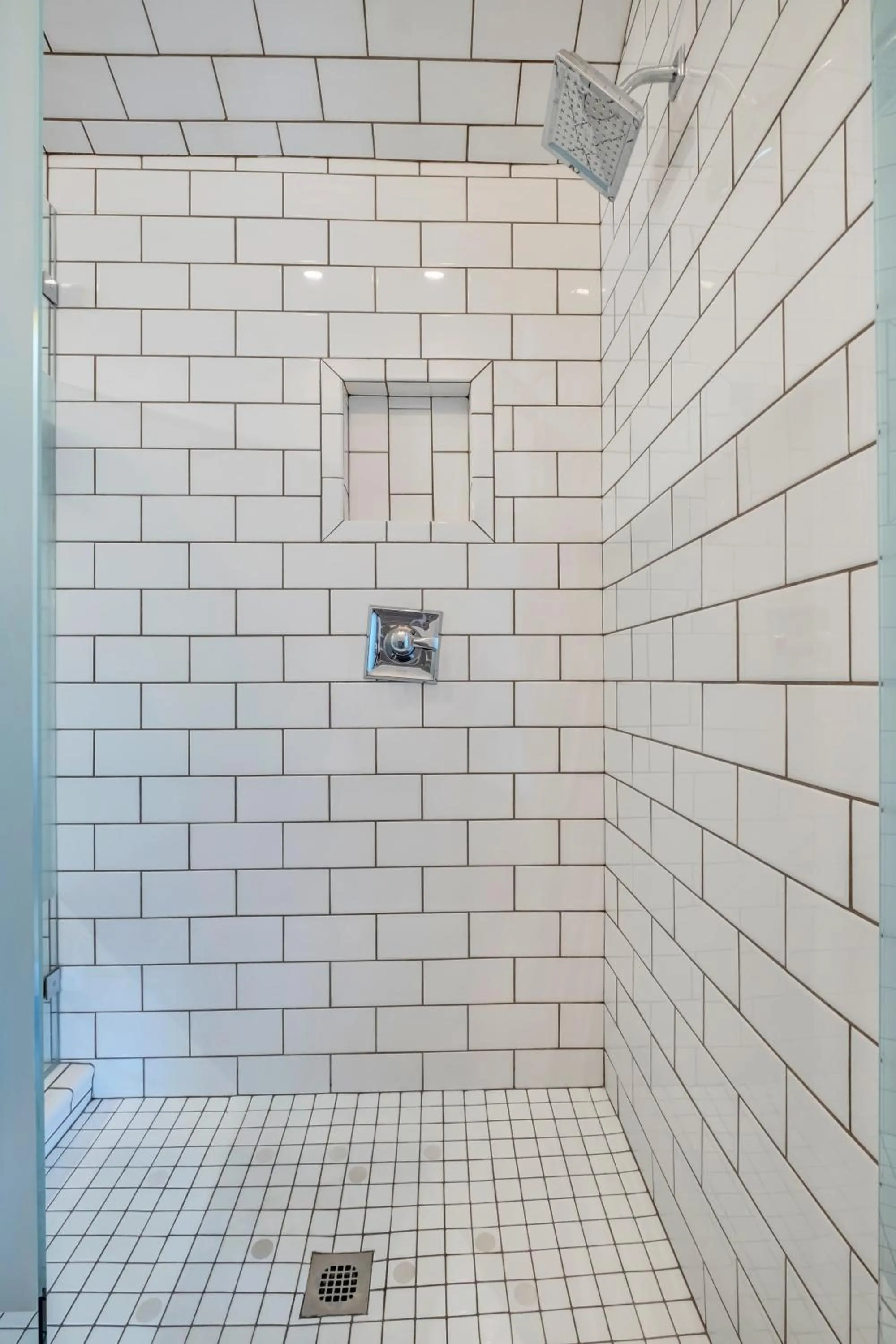 Skyline Suite with Penthouse & Rooftop Deck 6BR by Maddox Hotel