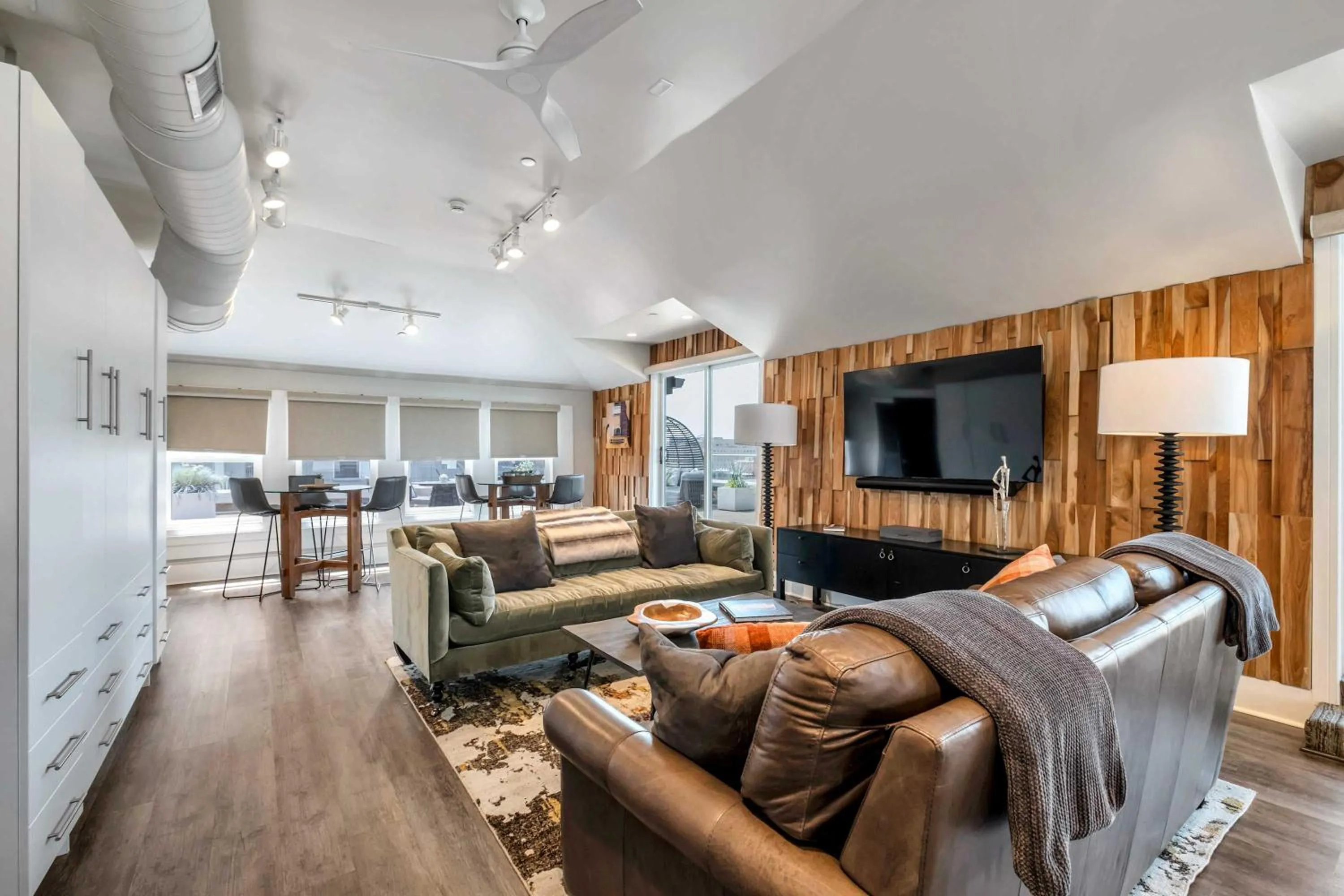 Skyline Suite with Penthouse & Rooftop Deck 6BR by Maddox Hotel