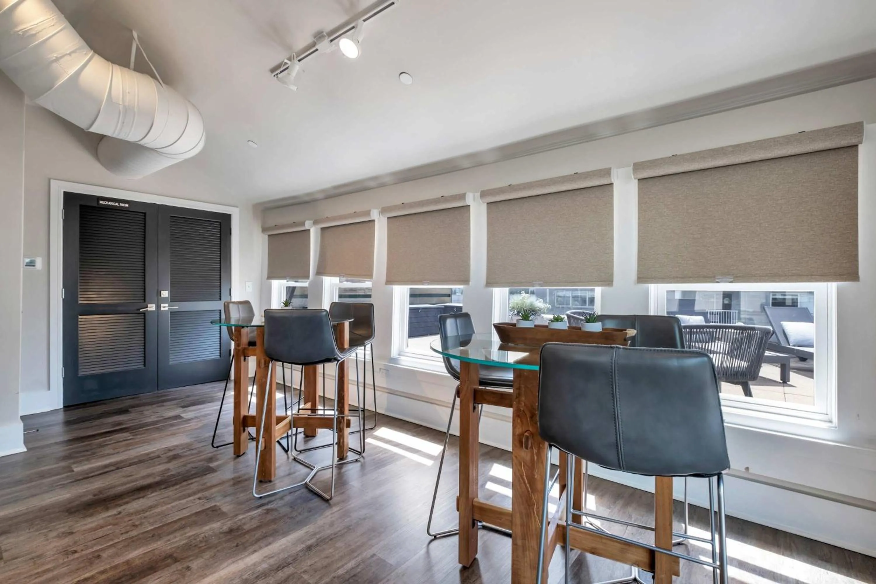 Skyline Suite with Penthouse & Rooftop Deck 6BR by Maddox Hotel