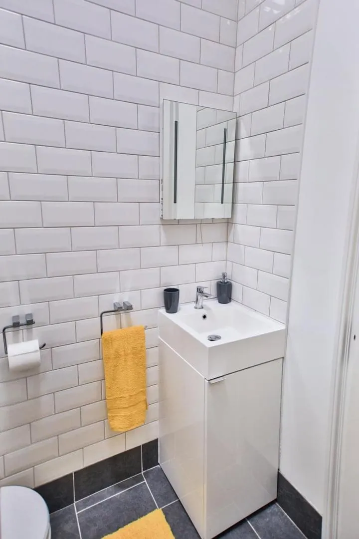 Bathroom in 41b Wellington Suites