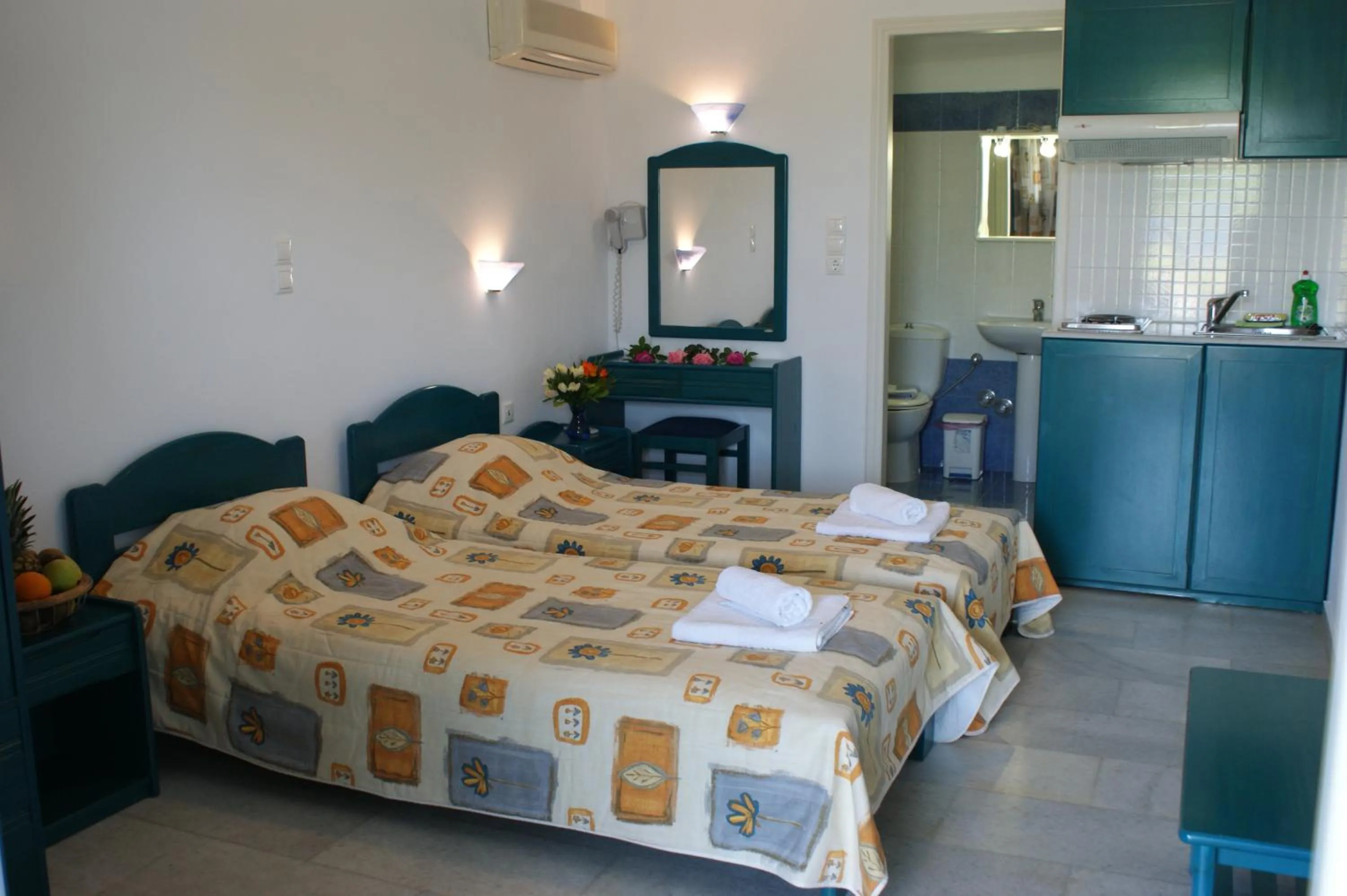 Kitchen or kitchenette, Bed in Colosseo Star