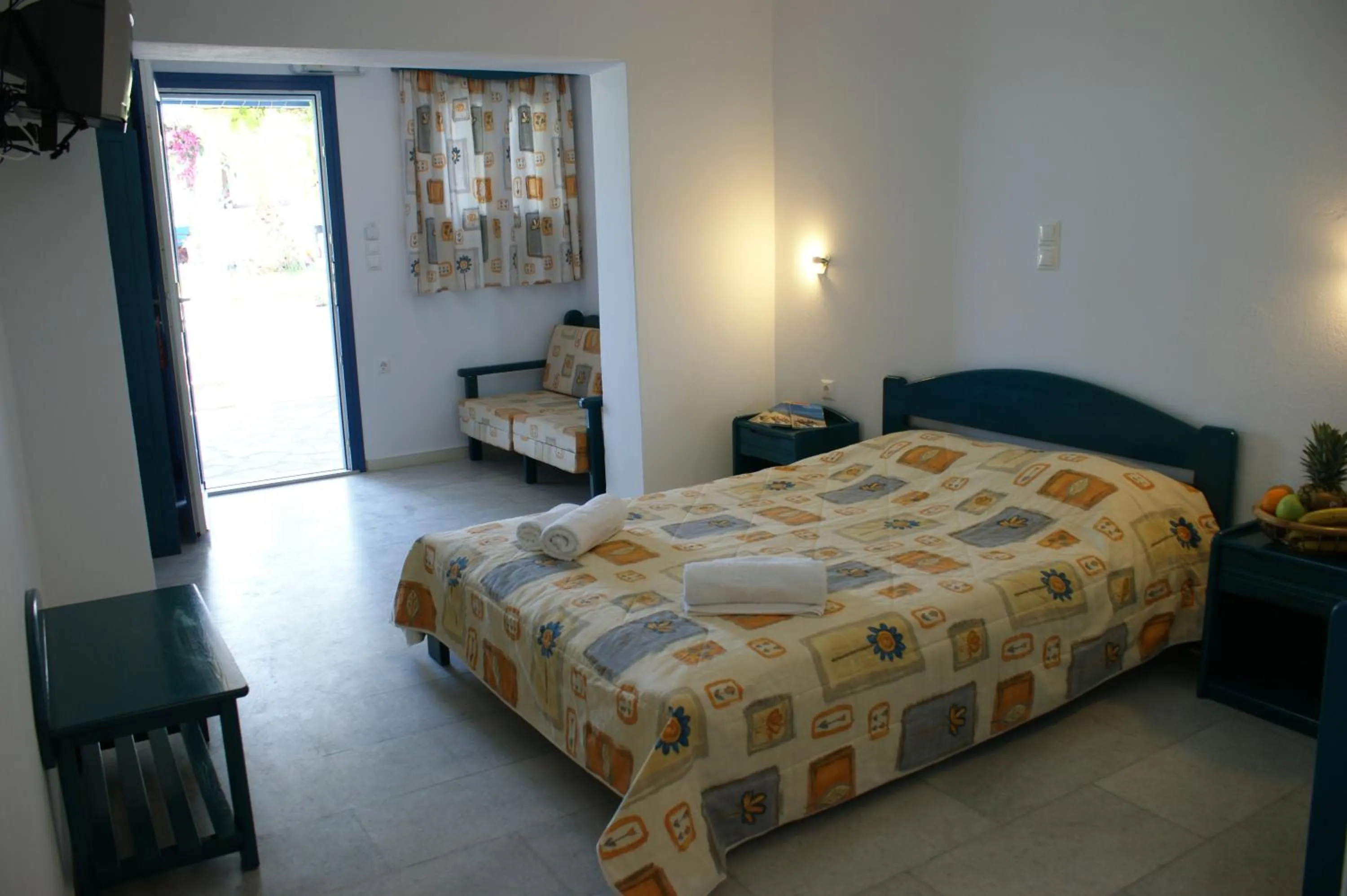 Kitchen or kitchenette, Bed in Colosseo Star