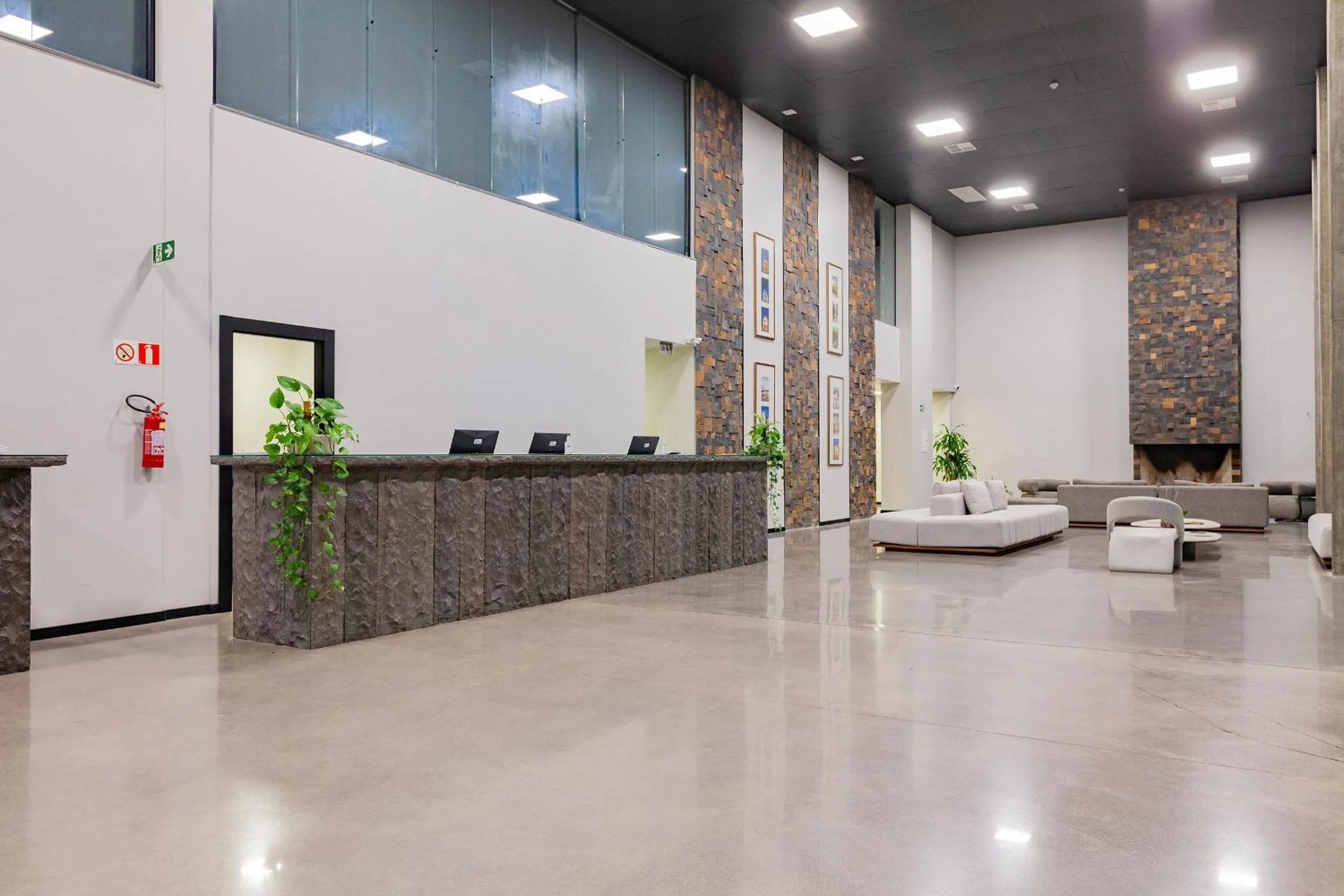 Lobby or reception in Tri Hotel Antônio Prado