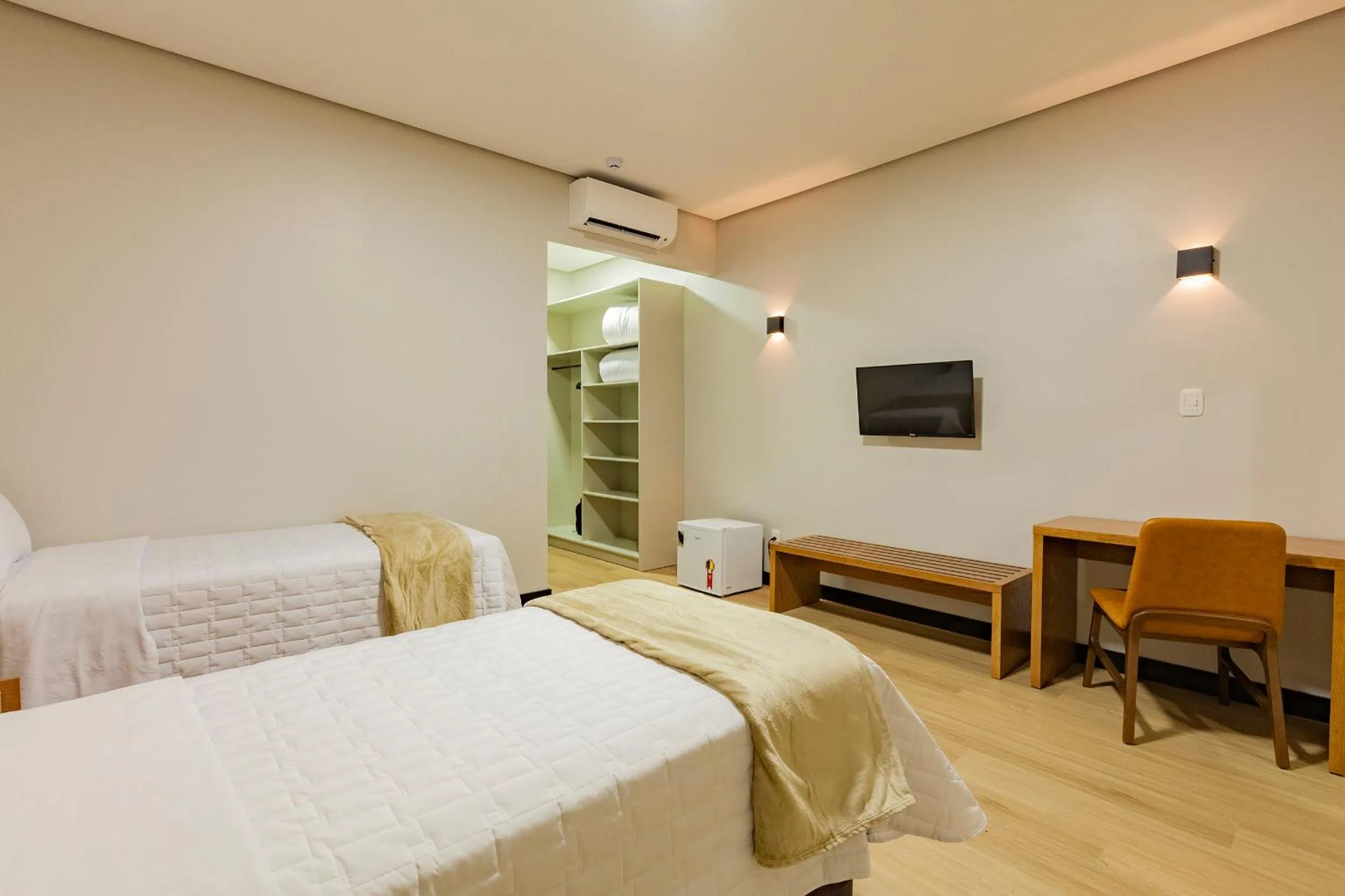 Bedroom, Bed in Tri Hotel Antônio Prado