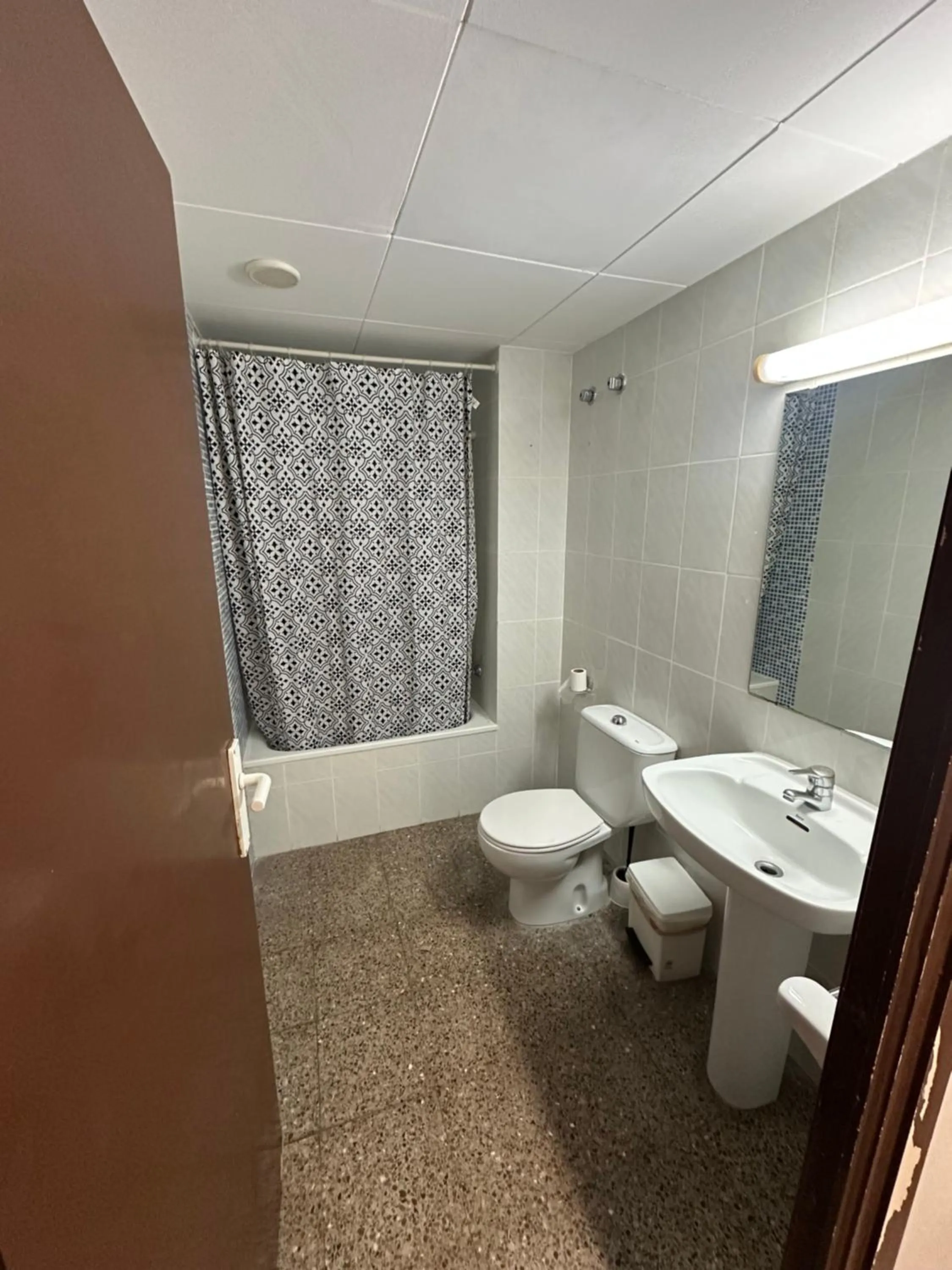 Shower in Hotel Norai