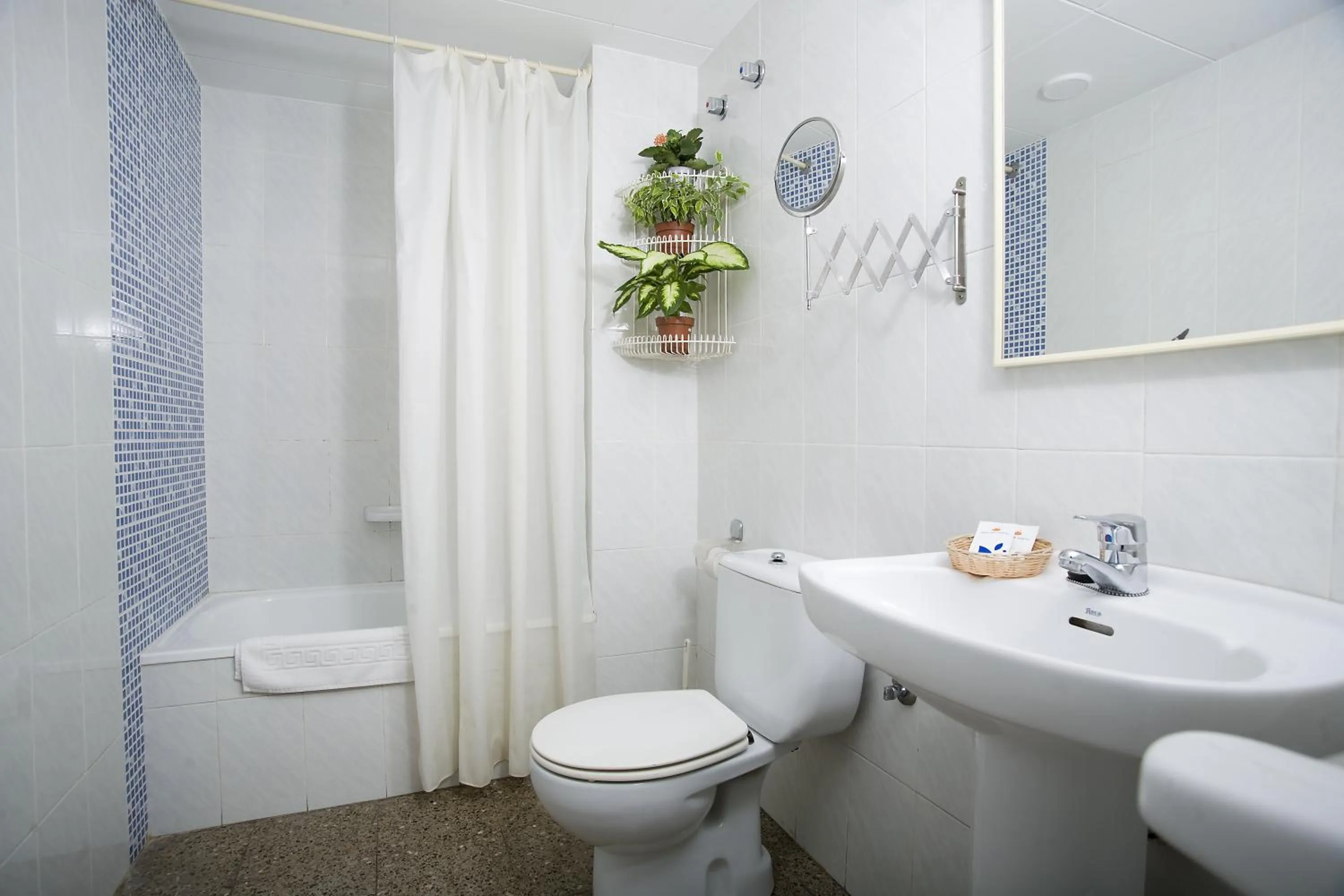 Bathroom in Hotel Norai