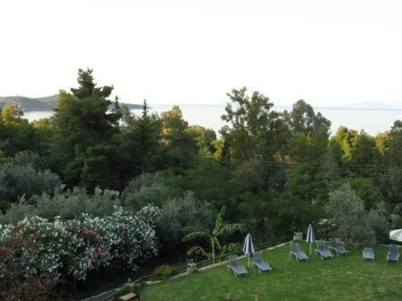 Garden view in Hotel Heleni Apartments