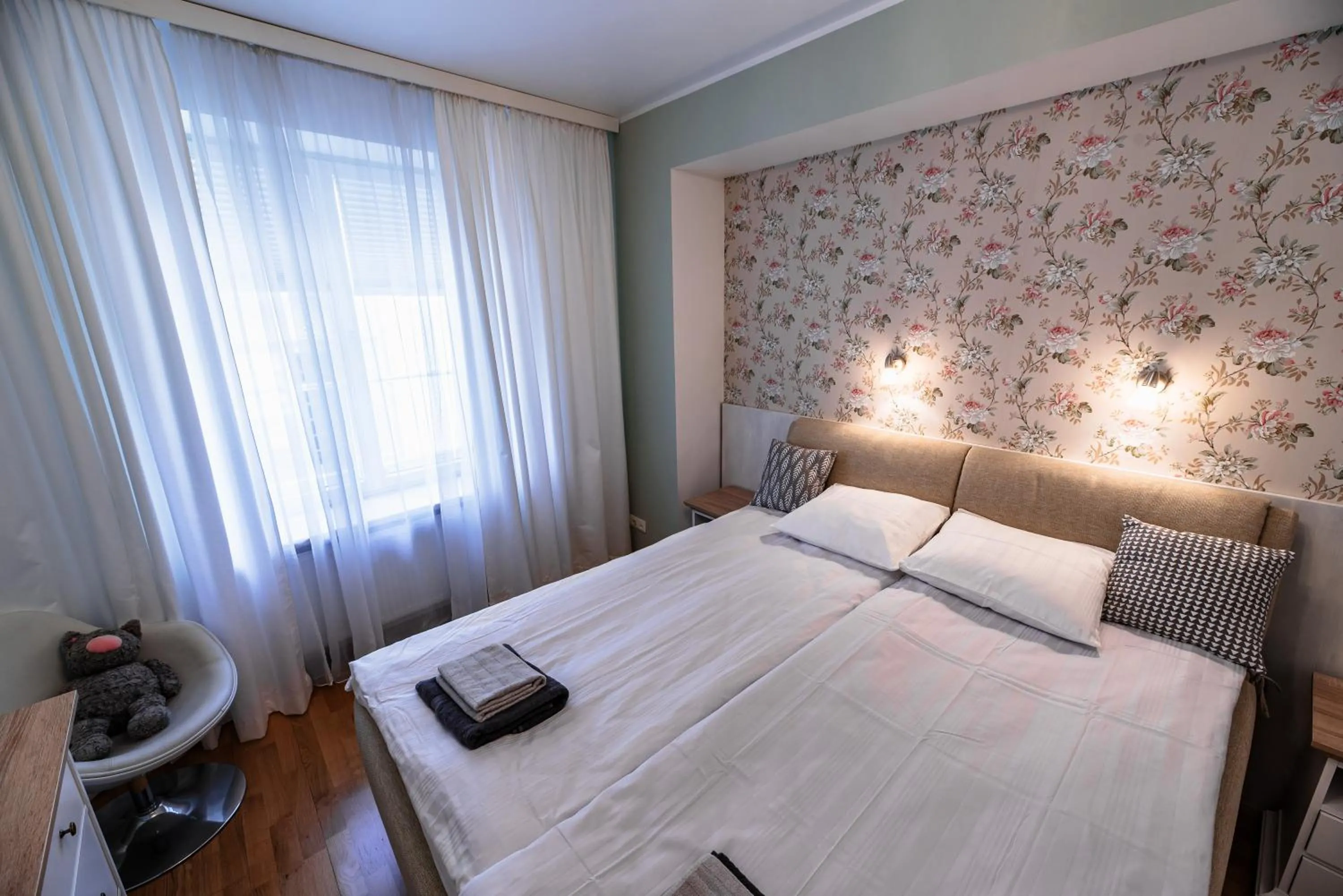 Bed in AirHome - Golden Fish