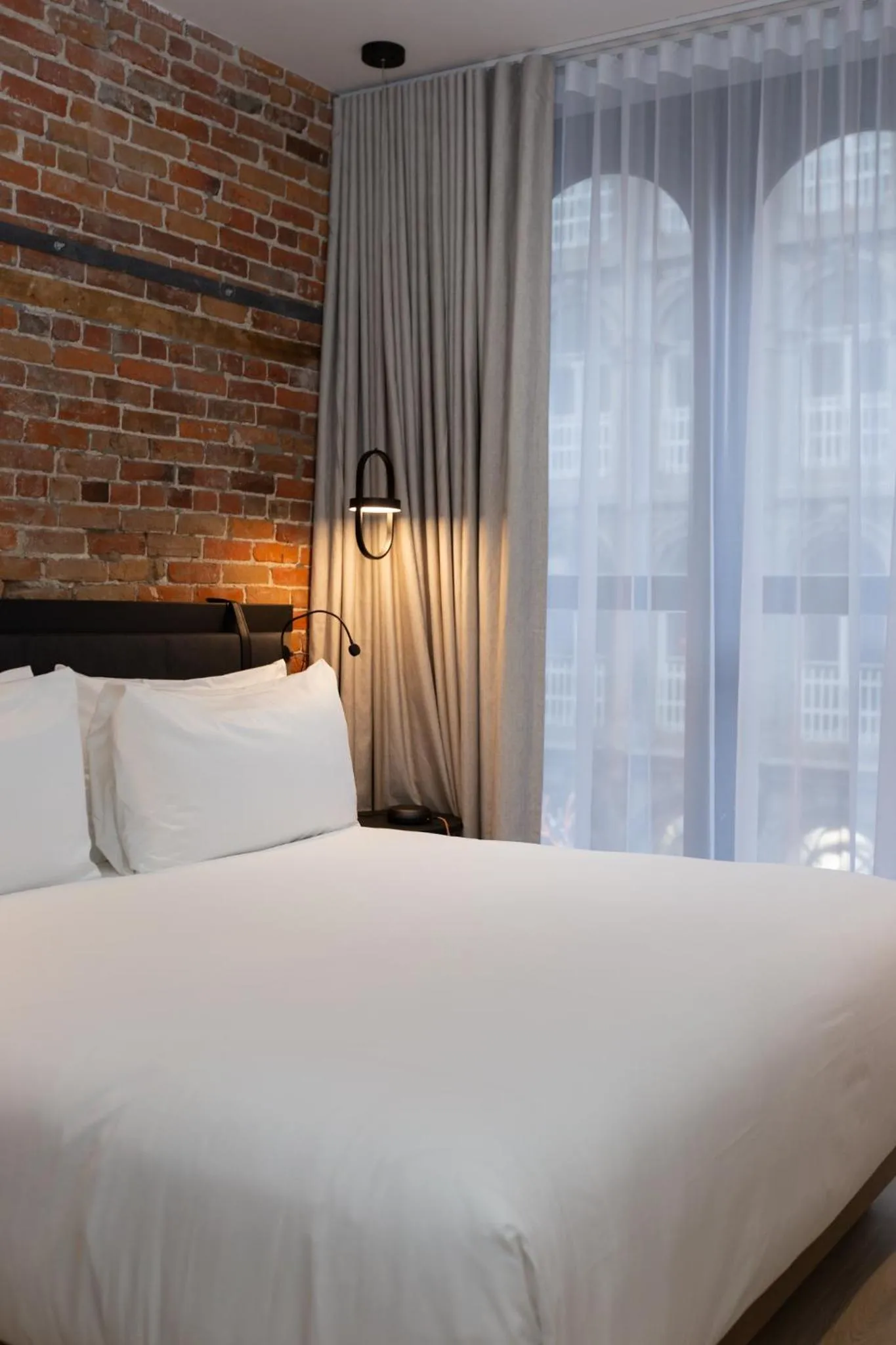 Bed in Le Petit Hotel Notre Dame