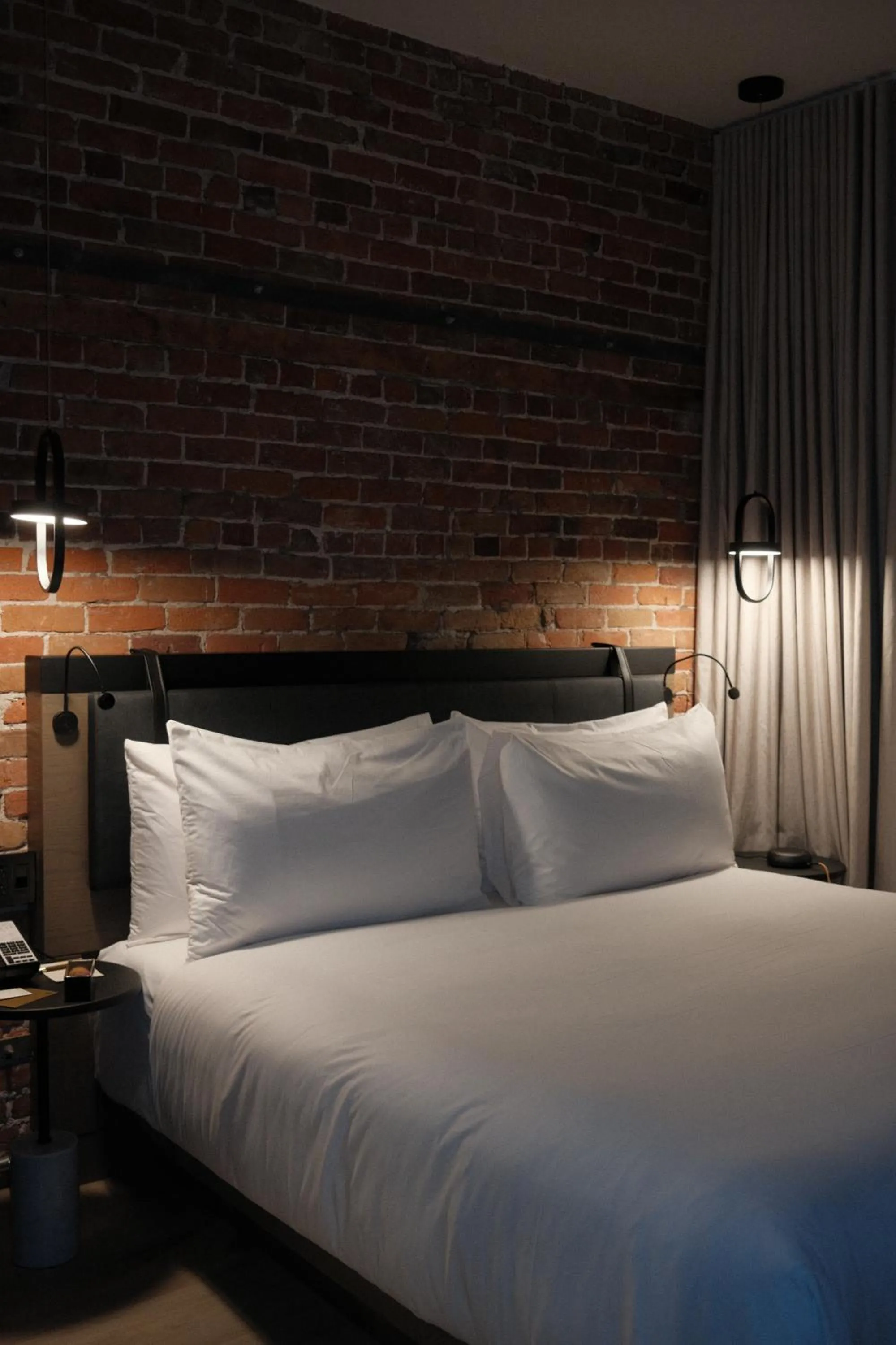 Bed in Le Petit Hotel Notre Dame