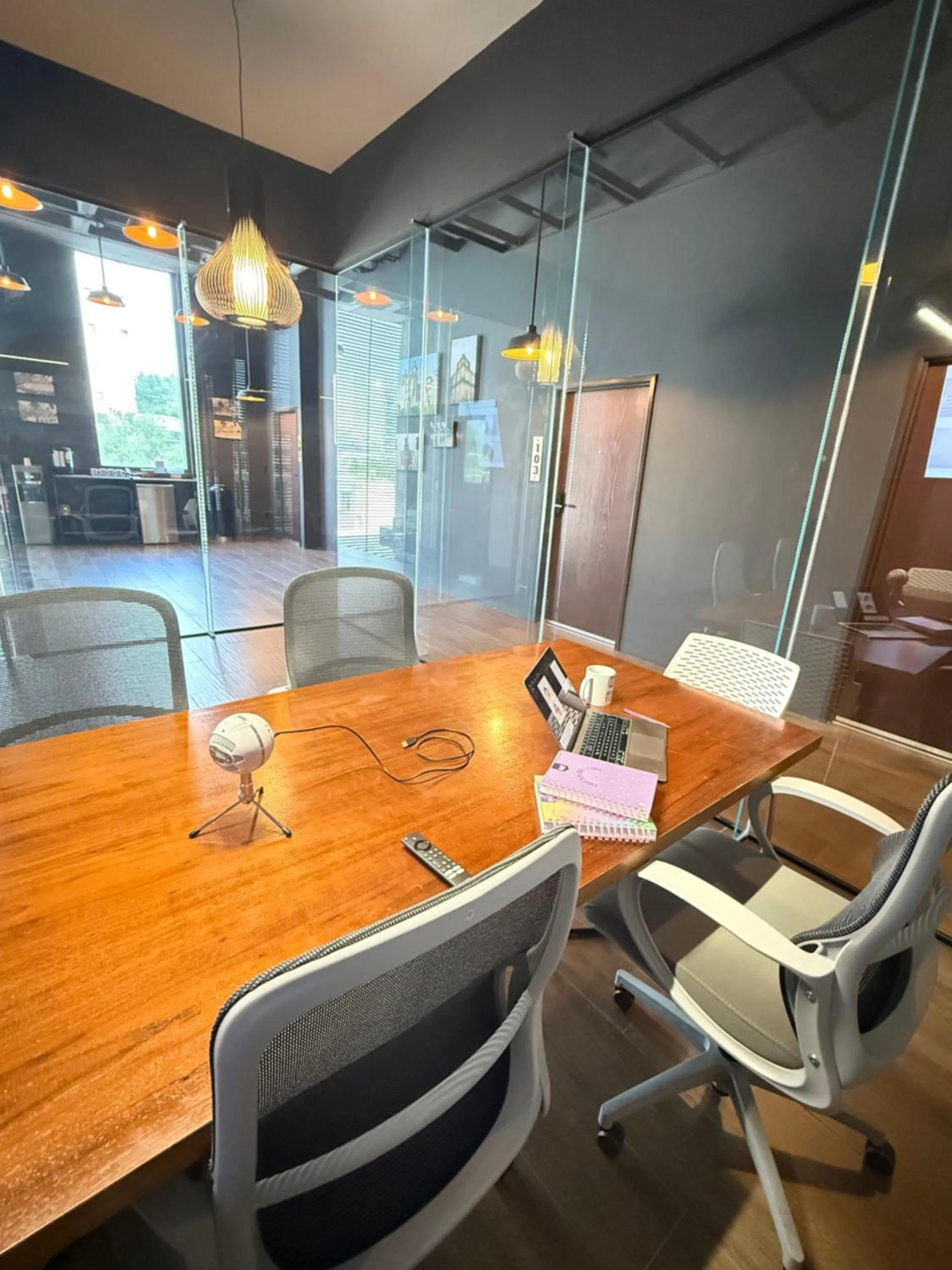 Business facilities in AMAE21 Lofts