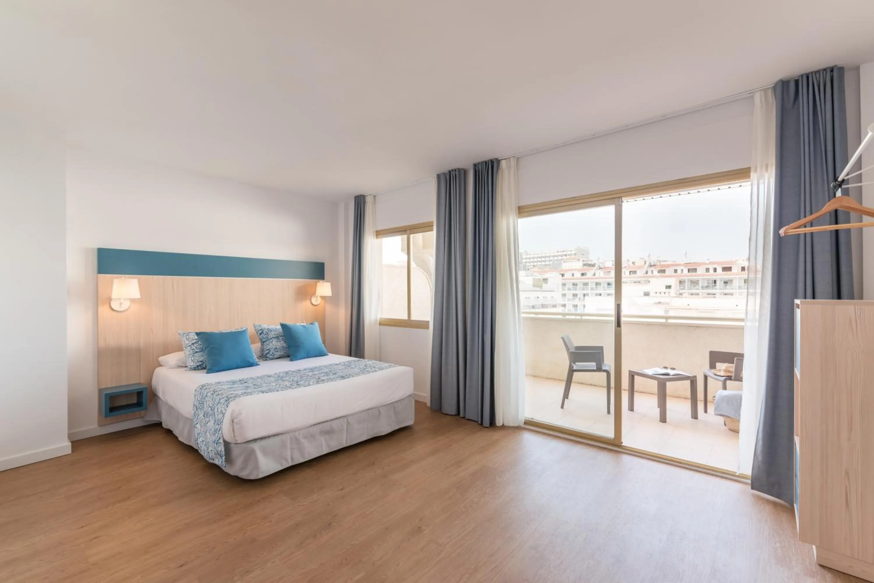 Bed in Hotel Salou Beach Family Rentalmar