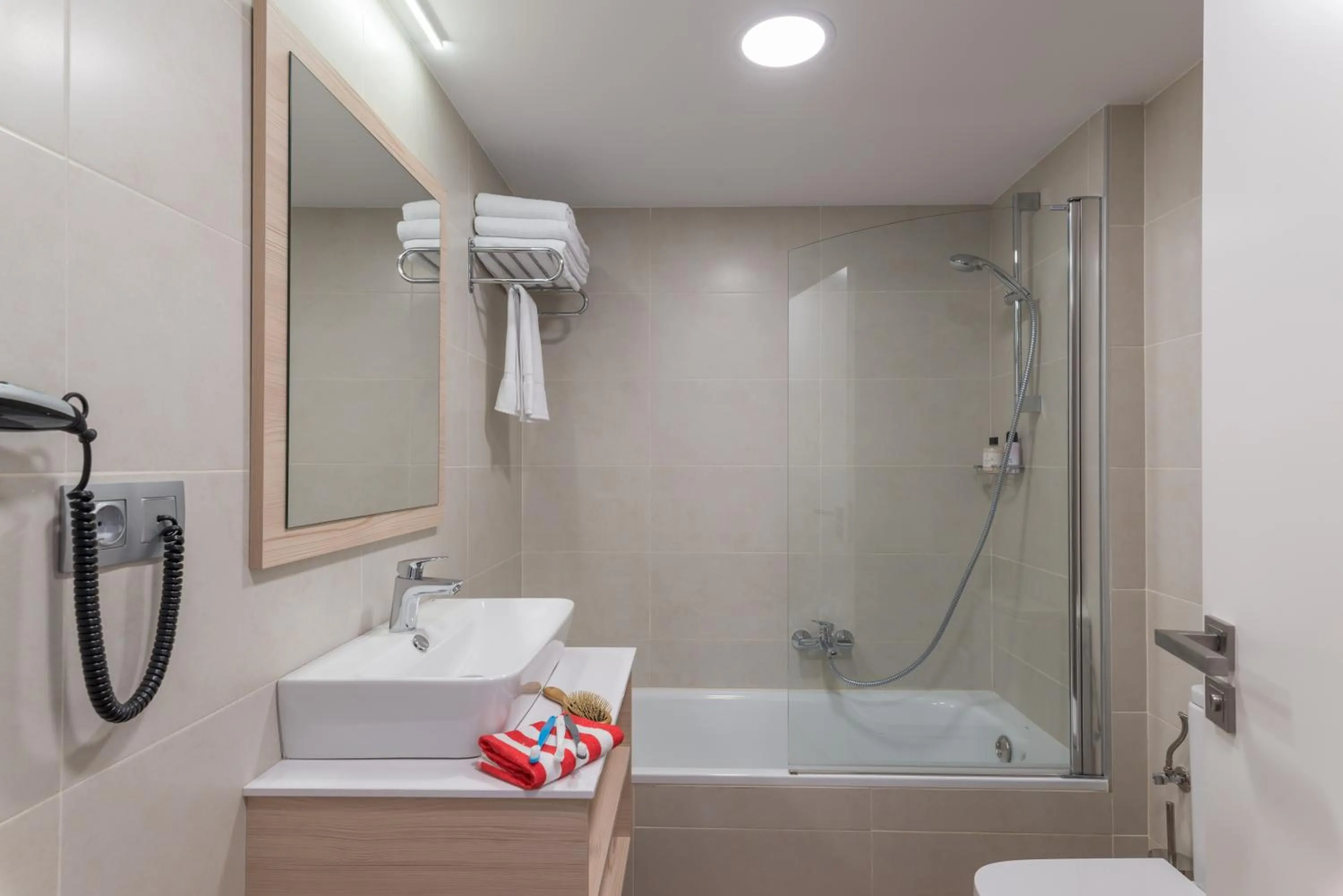 Bathroom in Hotel Salou Beach Family Rentalmar