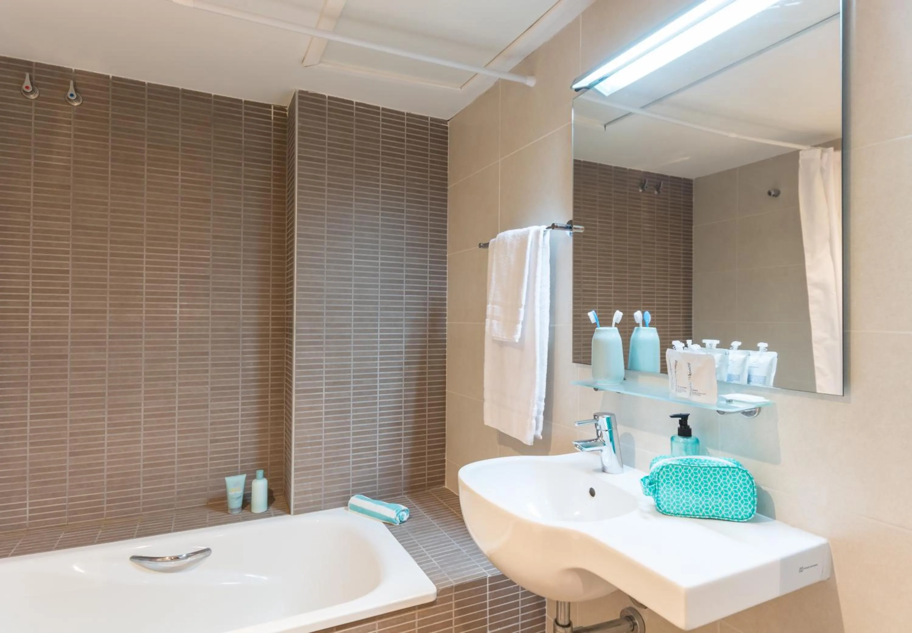 Bathroom in Hotel Salou Beach Family Rentalmar