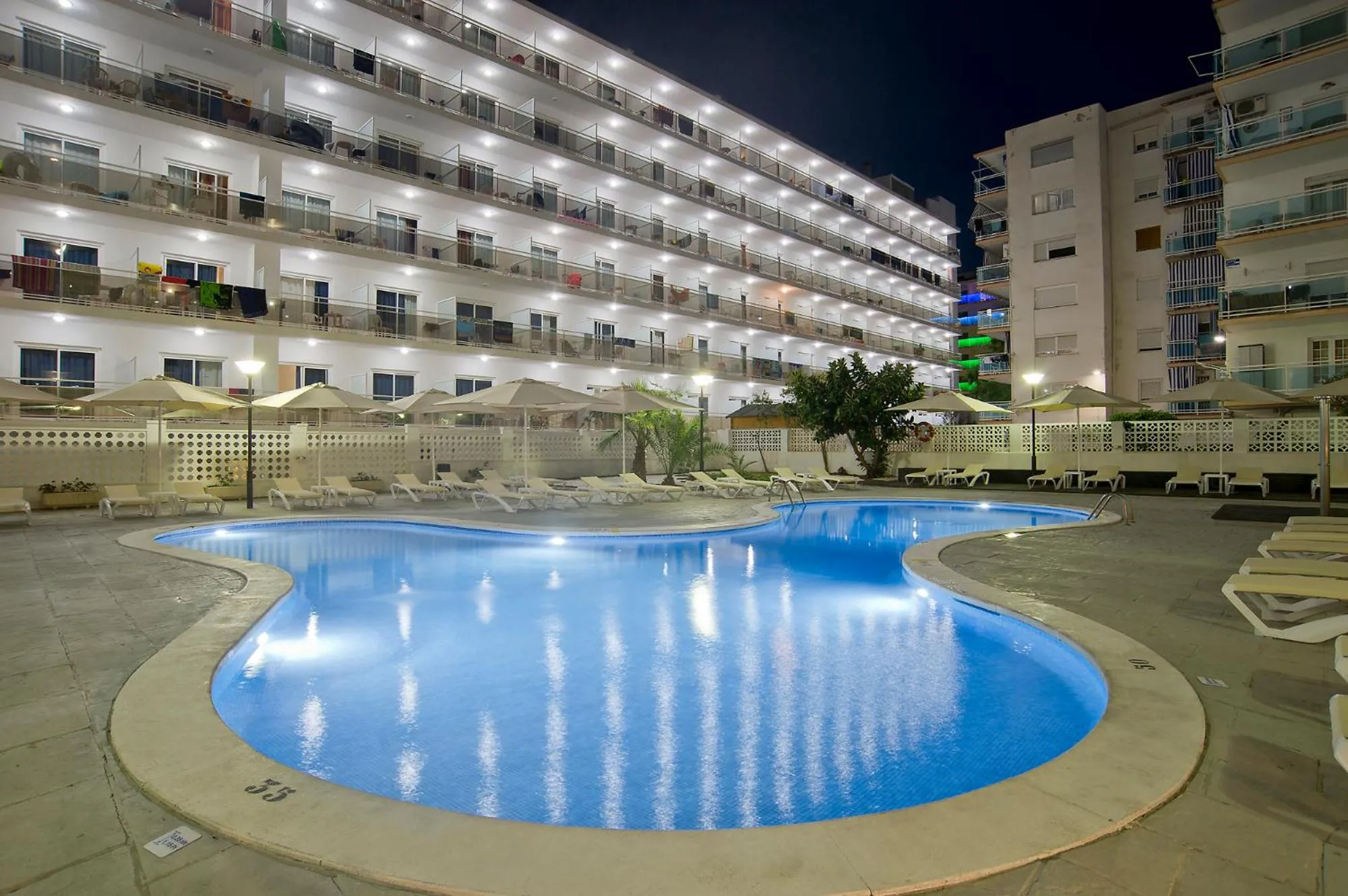 Swimming pool in Hotel Salou Beach Family Rentalmar
