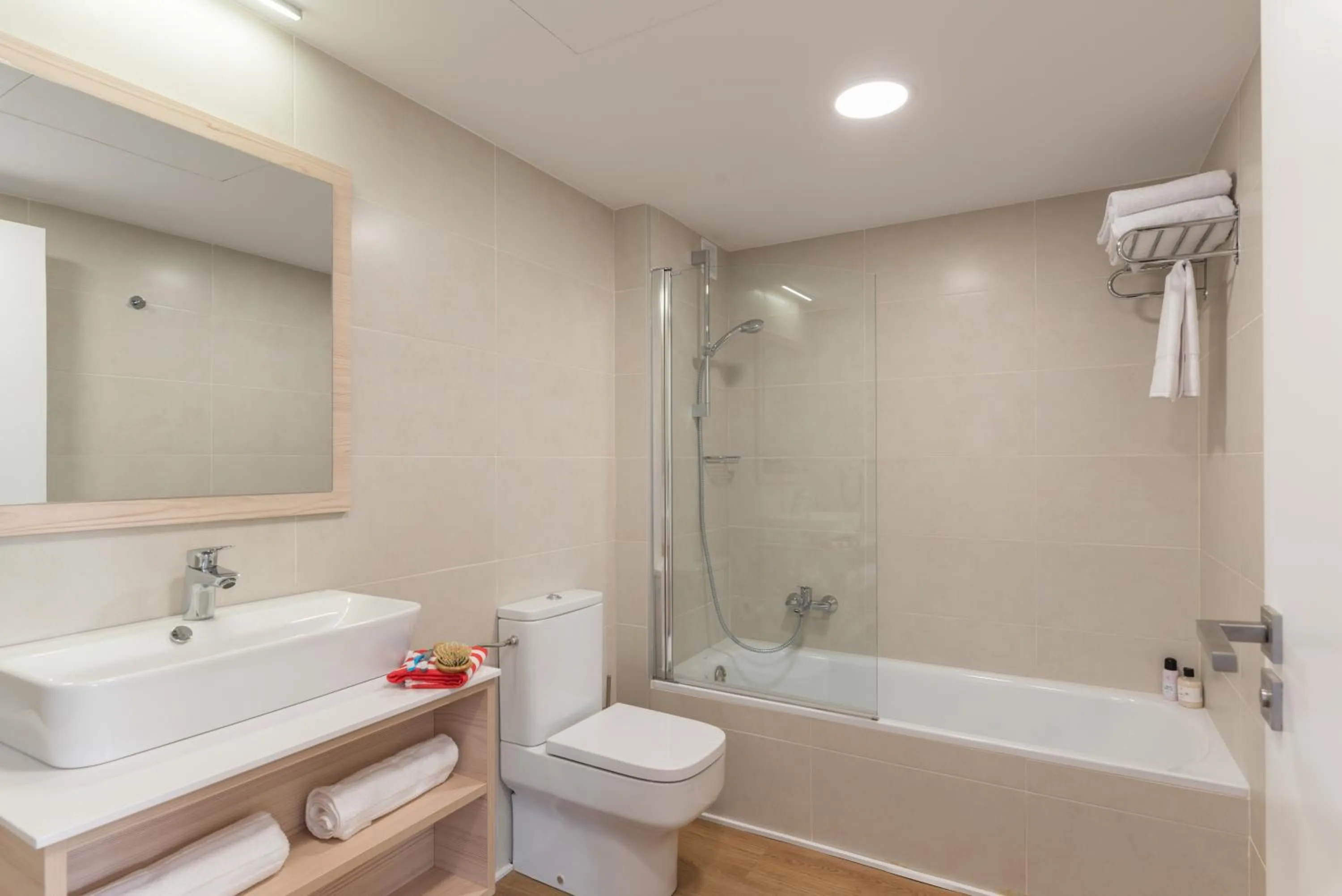 Bathroom in Hotel Salou Beach Family Rentalmar