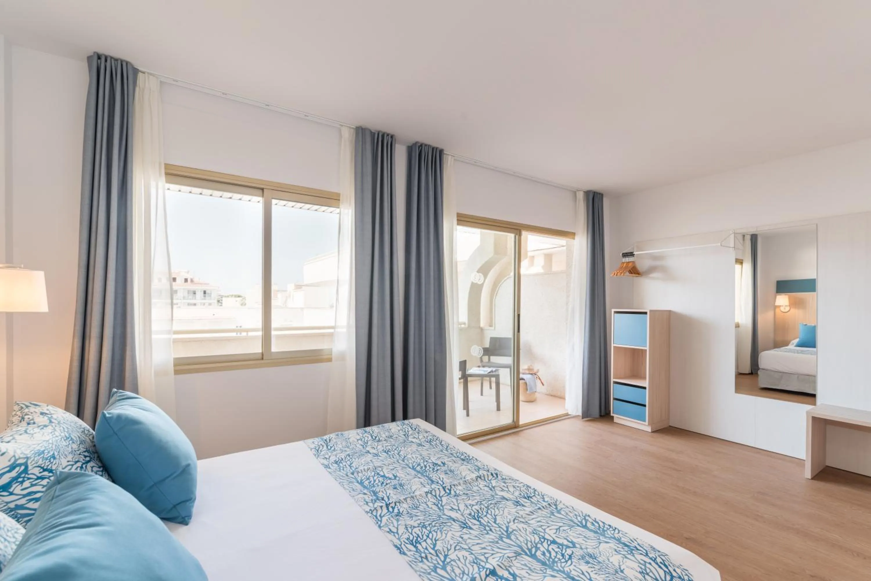 Bed in Hotel Salou Beach Family Rentalmar