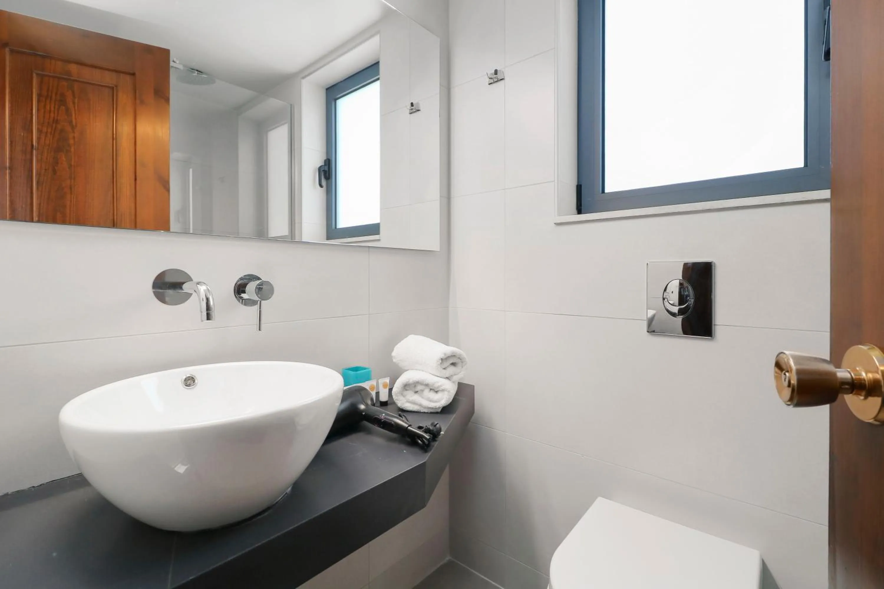 Shower in Alexis Hotel